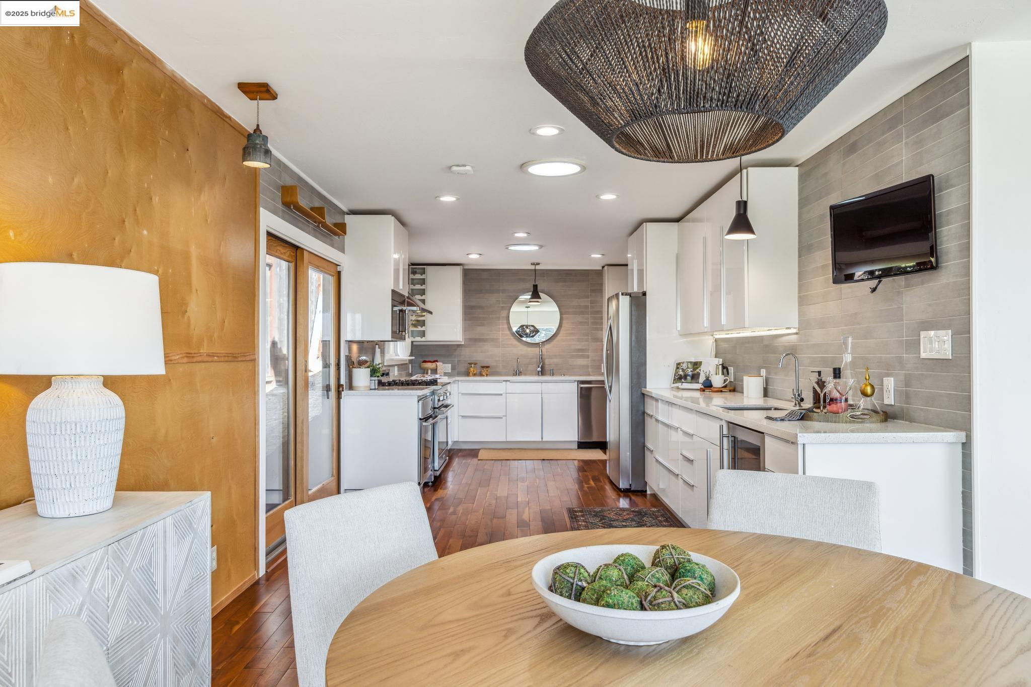 Detail Gallery Image 19 of 57 For 4134 Harbor View Ave, Oakland,  CA 94619 - 3 Beds | 2 Baths