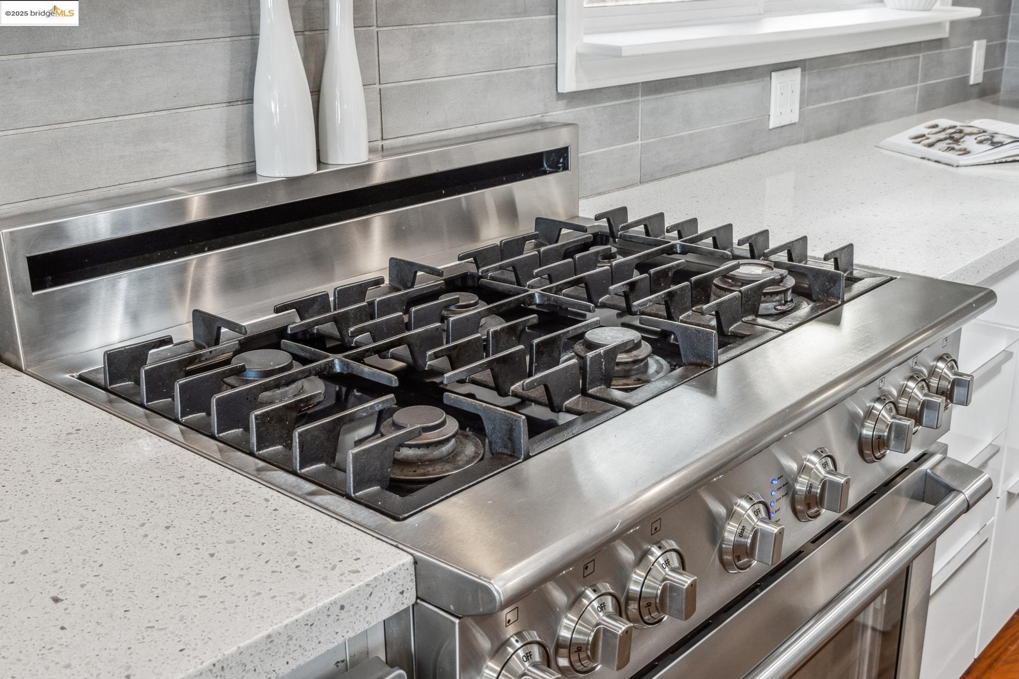 Detail Gallery Image 25 of 57 For 4134 Harbor View Ave, Oakland,  CA 94619 - 3 Beds | 2 Baths