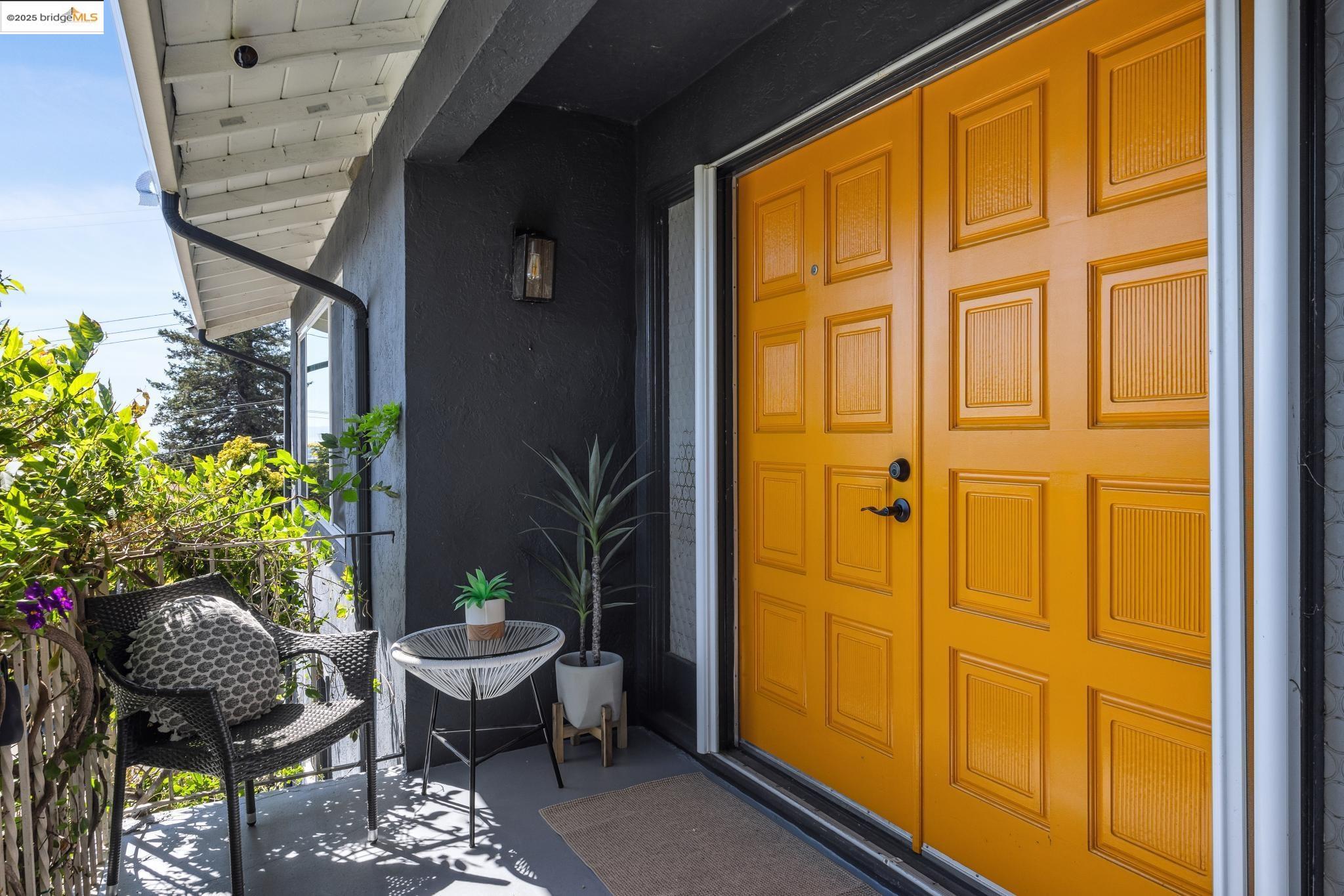 Detail Gallery Image 4 of 57 For 4134 Harbor View Ave, Oakland,  CA 94619 - 3 Beds | 2 Baths