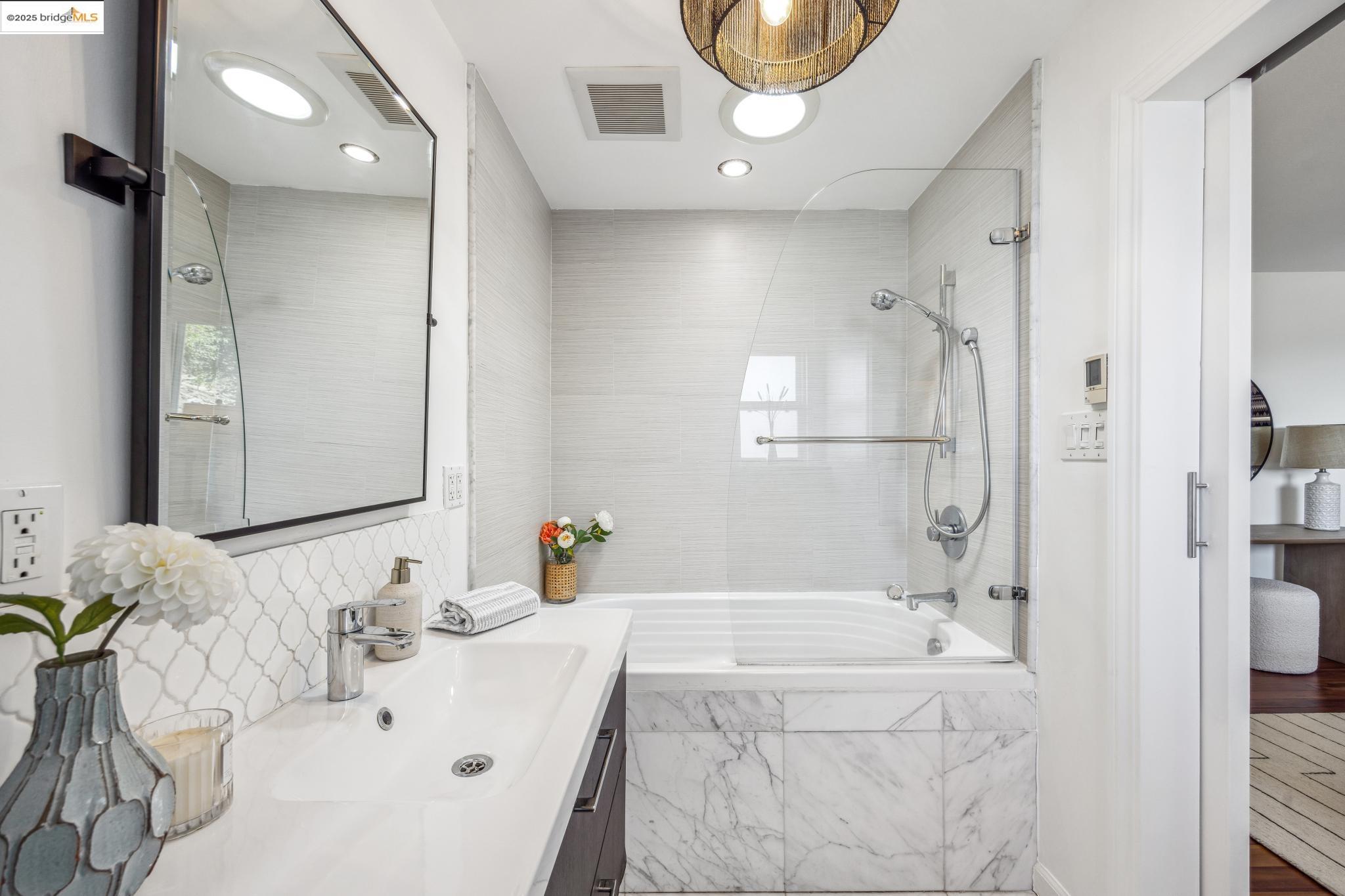 Detail Gallery Image 33 of 57 For 4134 Harbor View Ave, Oakland,  CA 94619 - 3 Beds | 2 Baths