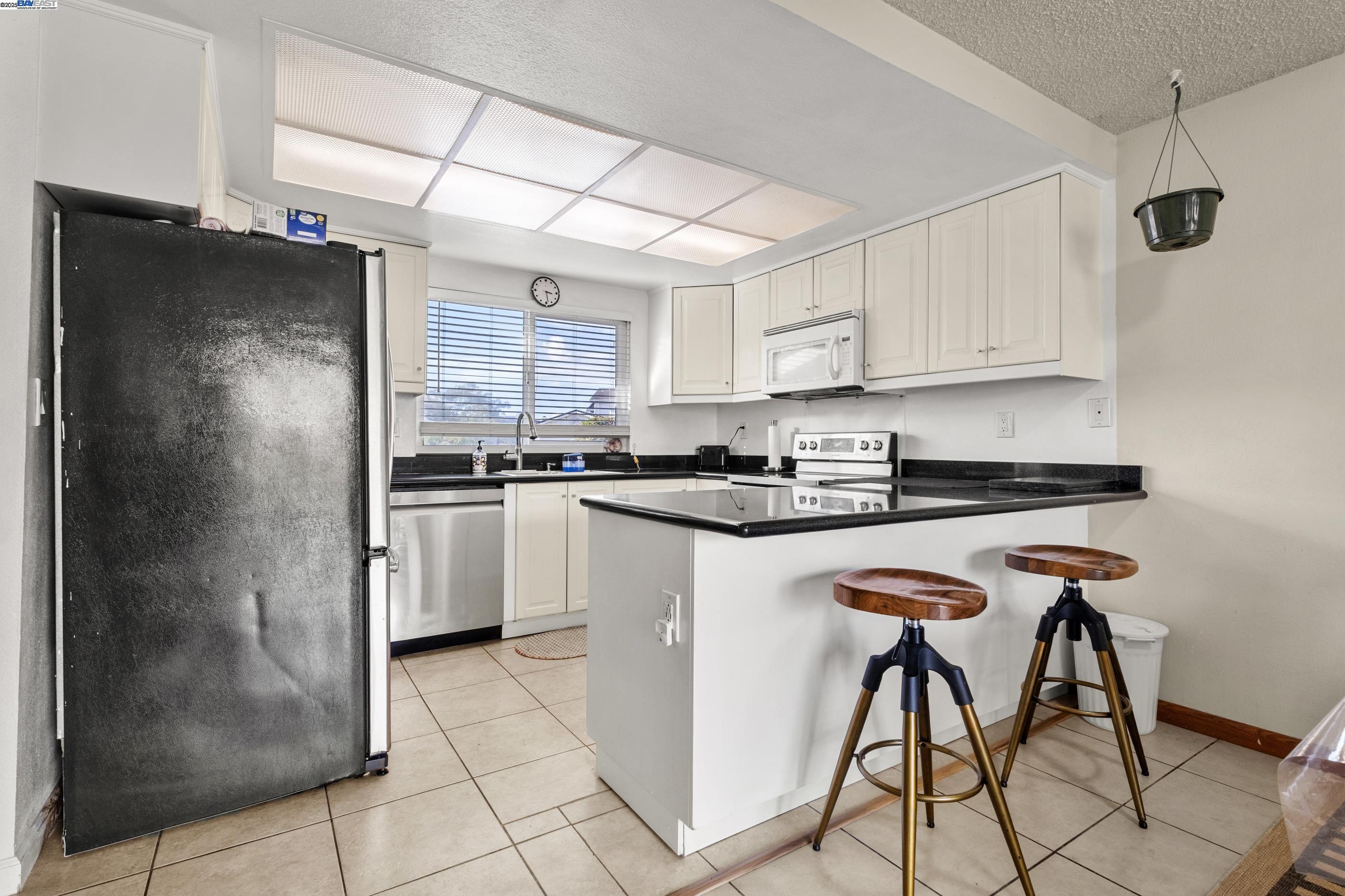 Detail Gallery Image 10 of 38 For 3138 Chimney Ct, Union City,  CA 94587 - 4 Beds | 2 Baths