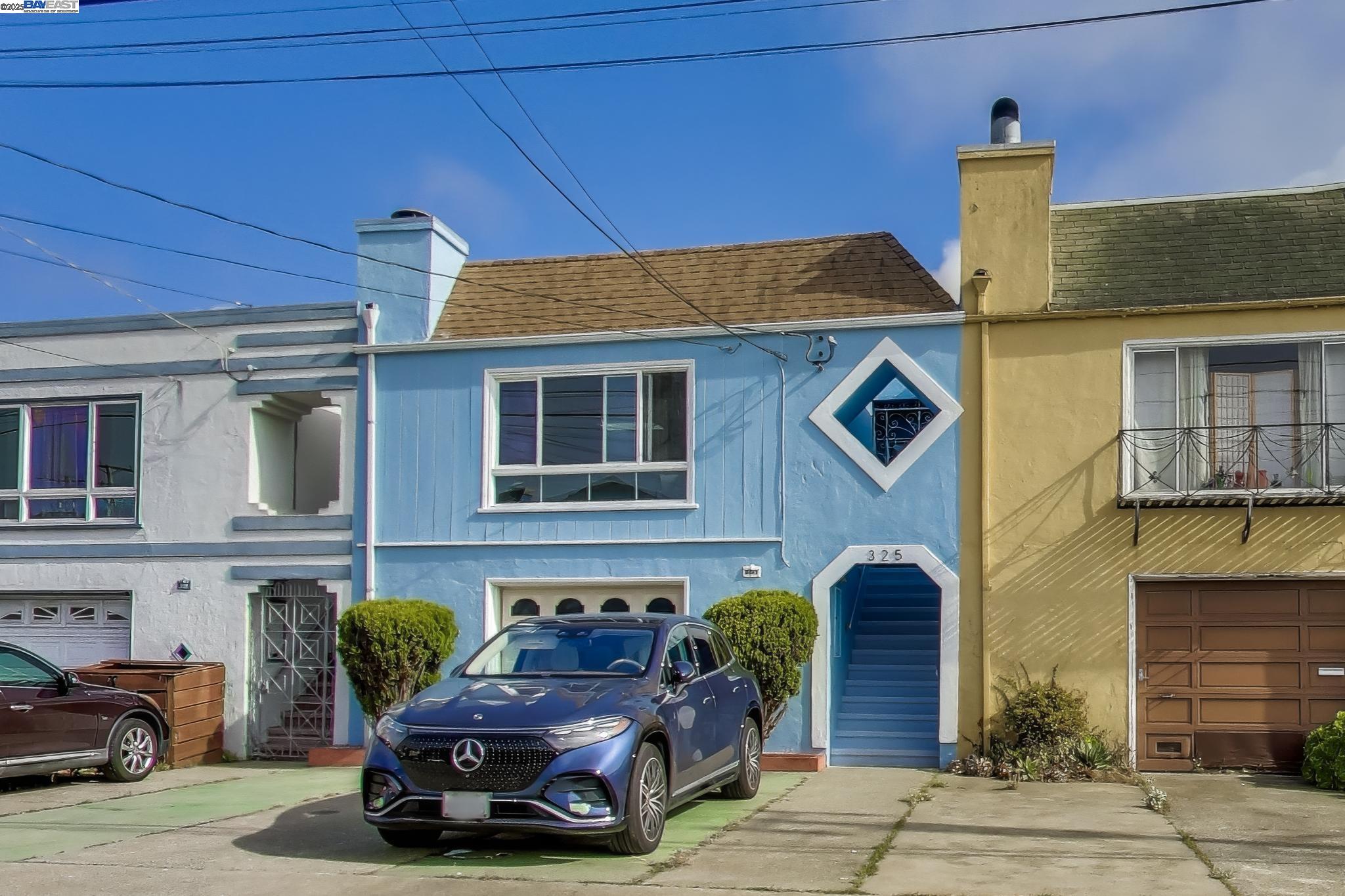 Detail Gallery Image 2 of 31 For 325 1st Ave, Daly City,  CA 94014 - 4 Beds | 3 Baths