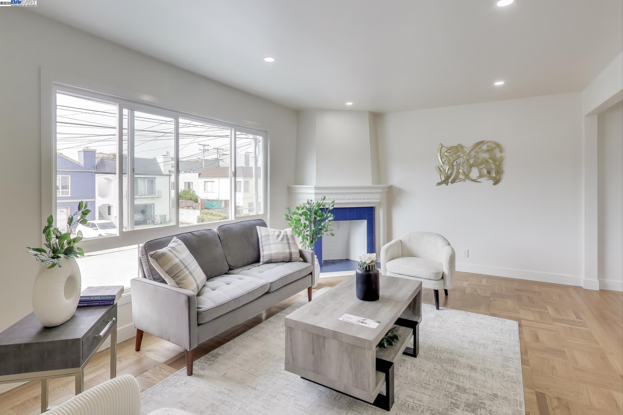 Detail Gallery Image 4 of 31 For 325 1st Ave, Daly City,  CA 94014 - 4 Beds | 3 Baths