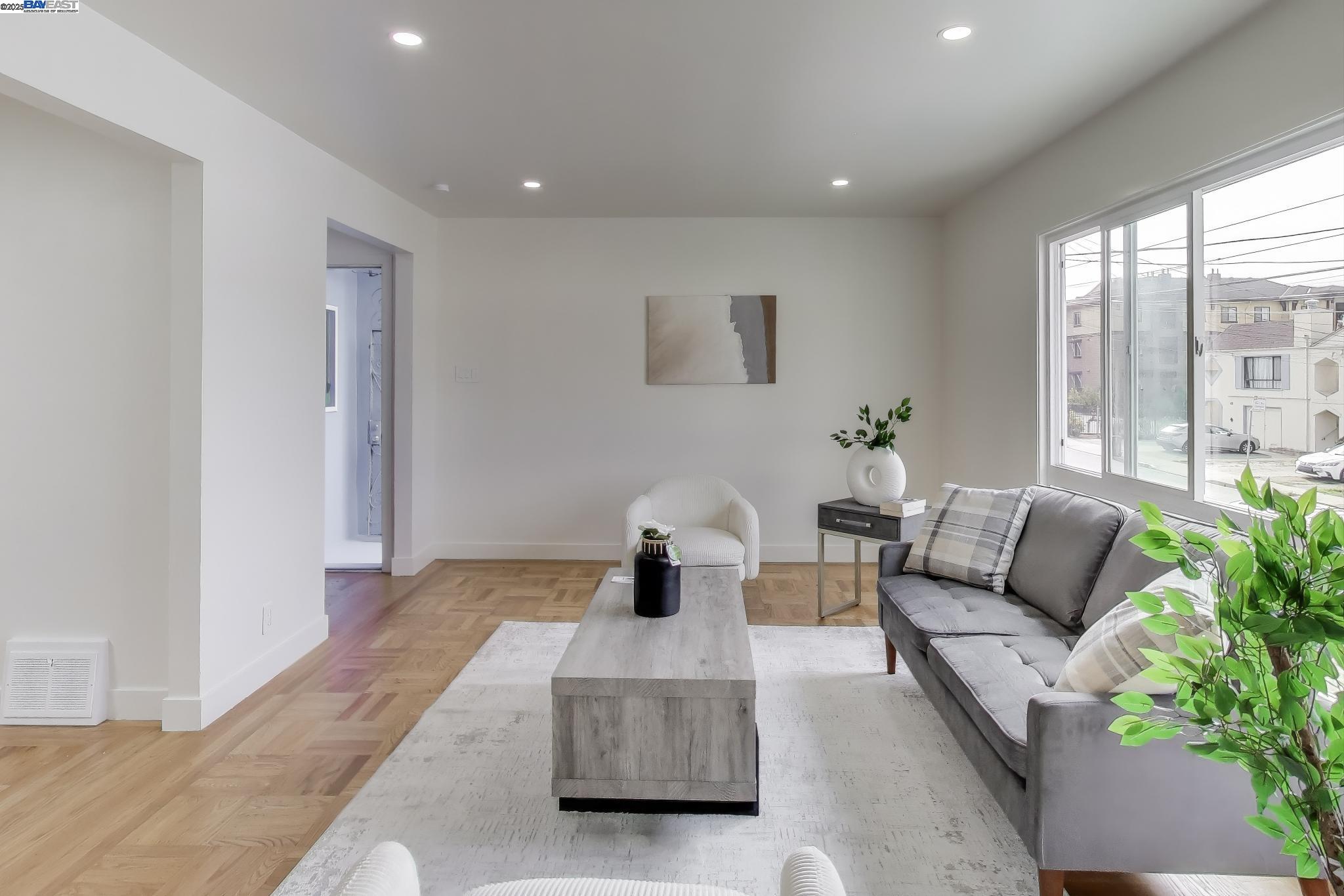 Detail Gallery Image 5 of 31 For 325 1st Ave, Daly City,  CA 94014 - 4 Beds | 3 Baths