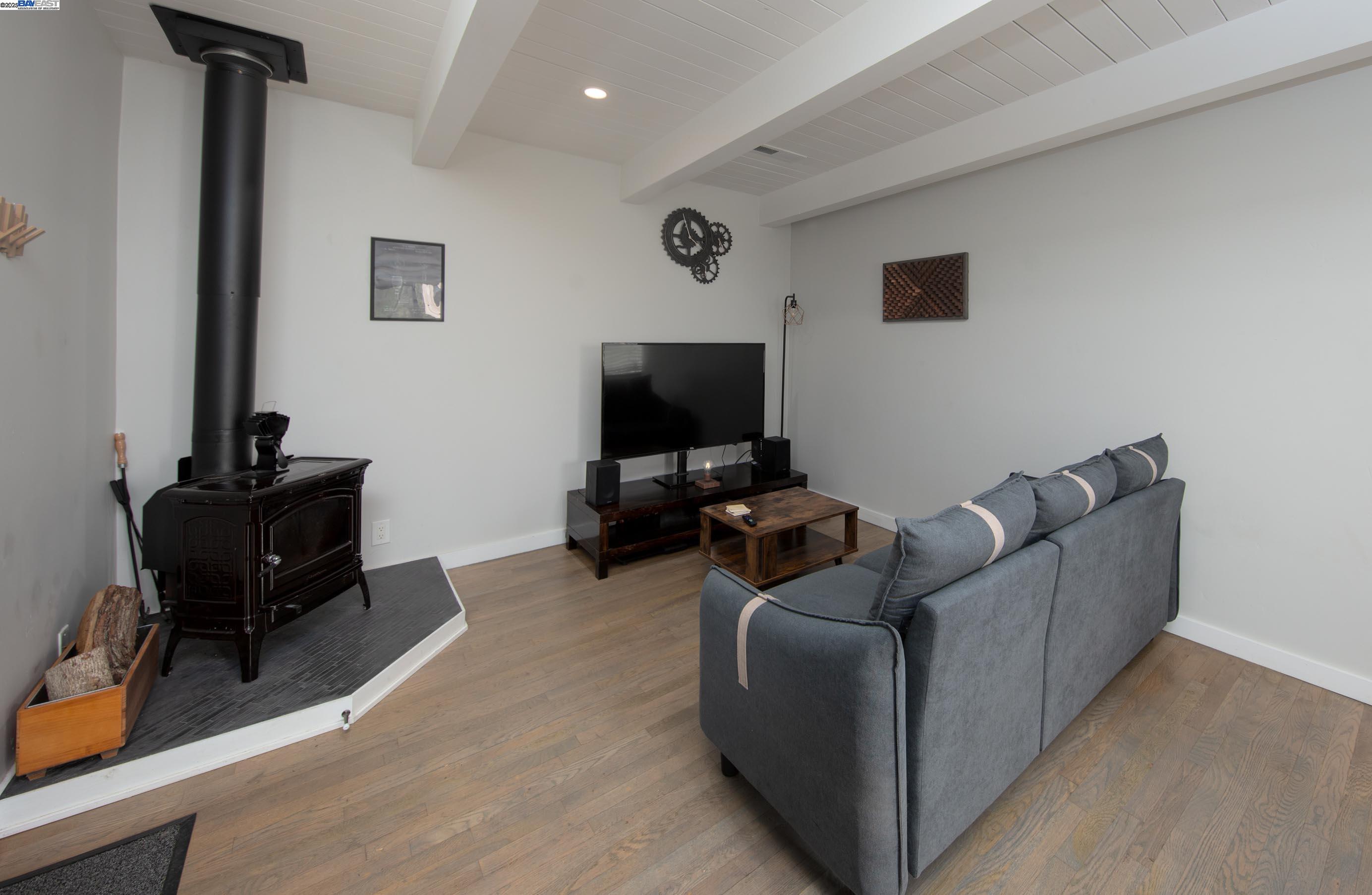 Detail Gallery Image 5 of 28 For 2165 Upper Scenic Dr, Felton,  CA 95018 - 3 Beds | 2 Baths