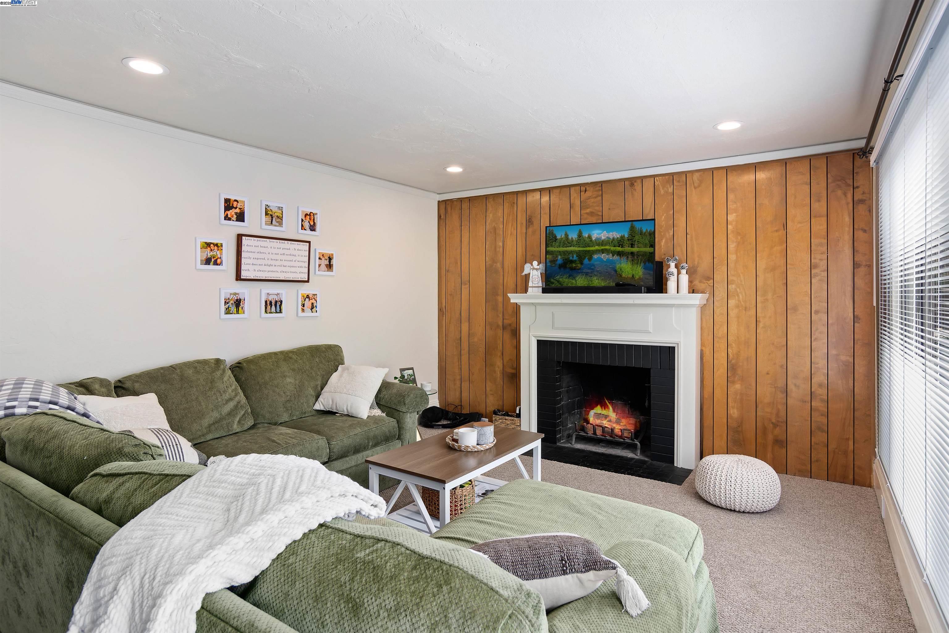 Detail Gallery Image 5 of 49 For 1512 Mozart St, Alameda,  CA 94501 - – Beds | – Baths