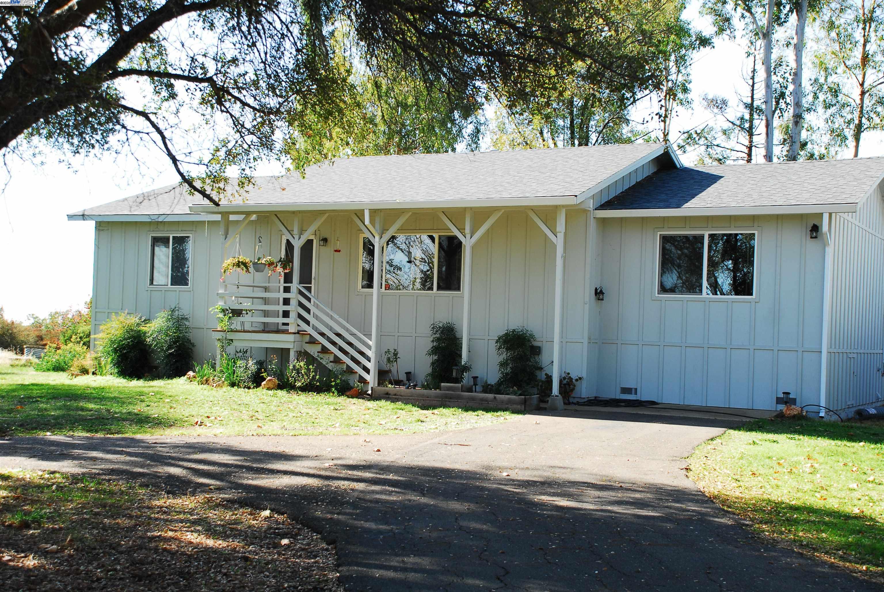 Detail Gallery Image 2 of 18 For 3710 Lakeview Dr, Shingle Springs,  CA 95682 - 3 Beds | 2 Baths