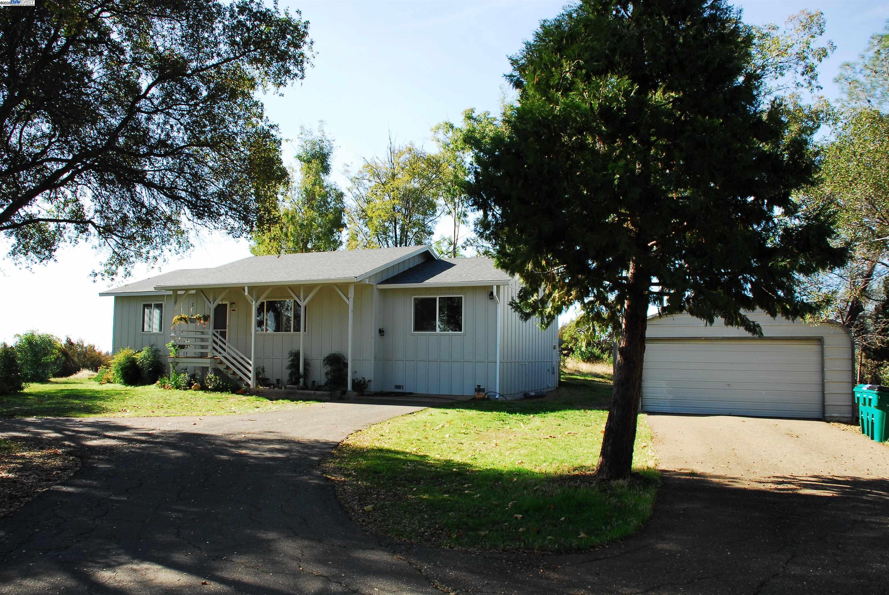 Detail Gallery Image 5 of 18 For 3710 Lakeview Dr, Shingle Springs,  CA 95682 - 3 Beds | 2 Baths