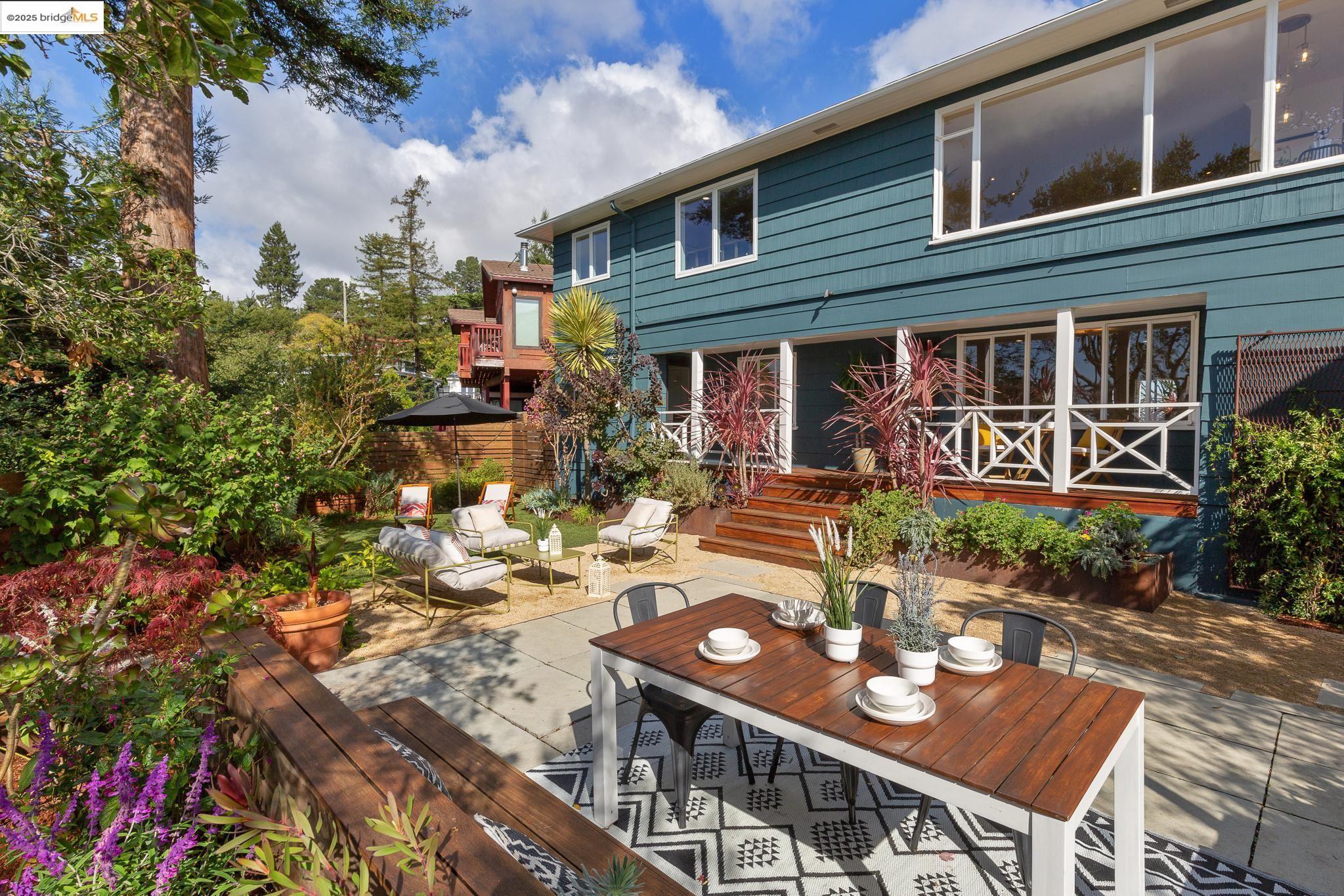 Detail Gallery Image 11 of 60 For 5973 Rincon Dr, Oakland,  CA 94611 - 3 Beds | 2/1 Baths