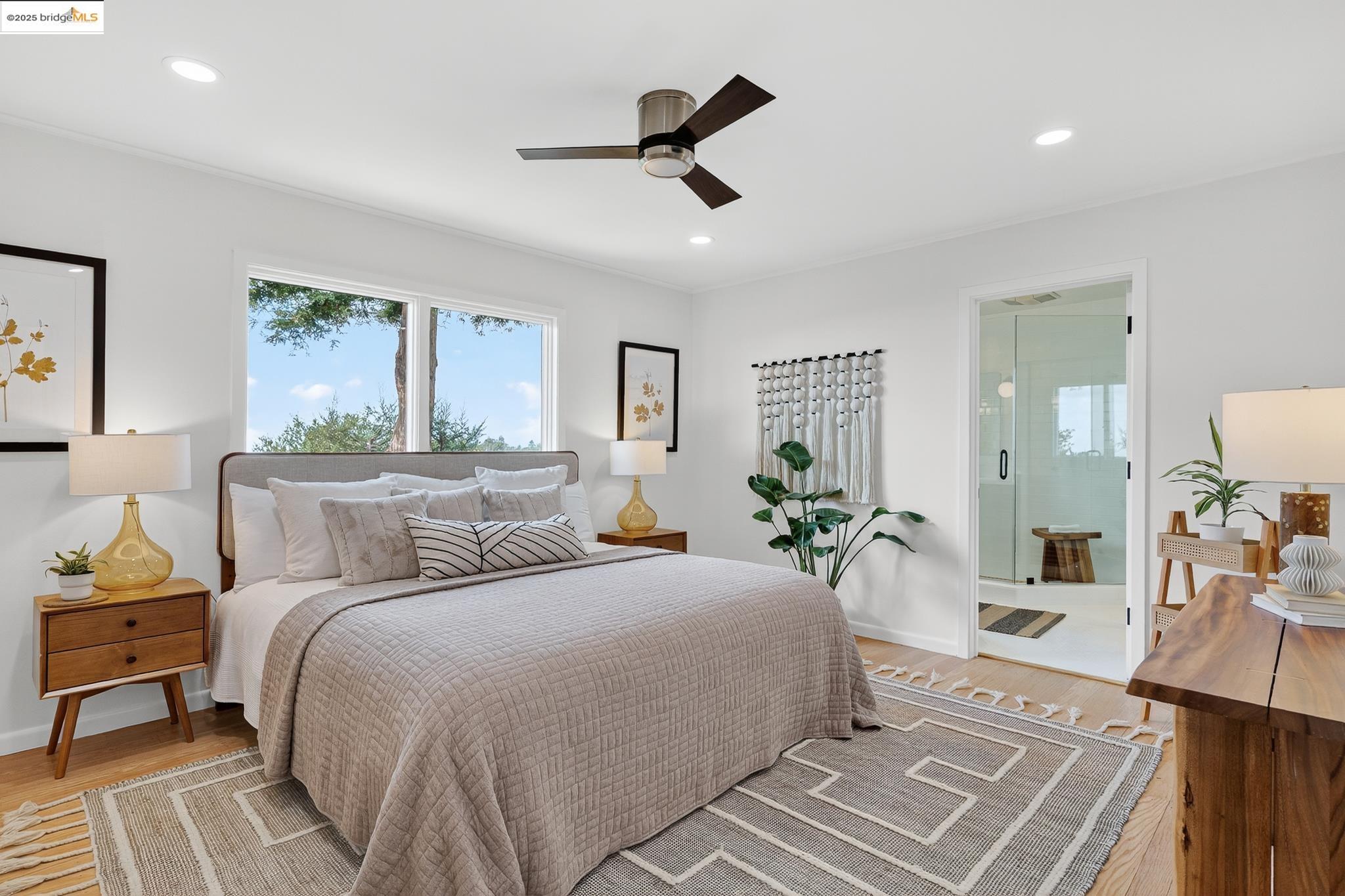 Detail Gallery Image 16 of 60 For 5973 Rincon Dr, Oakland,  CA 94611 - 3 Beds | 2/1 Baths