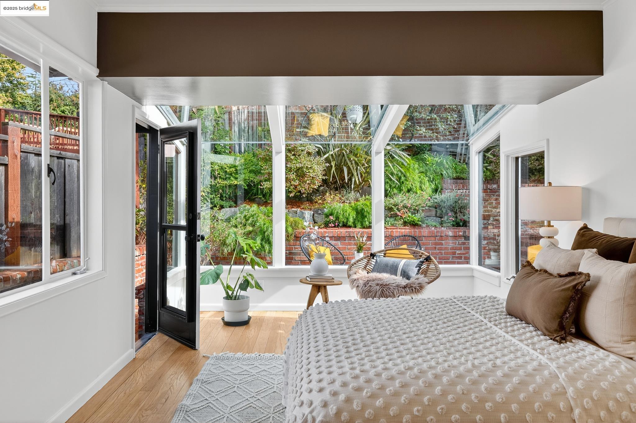 Detail Gallery Image 20 of 60 For 5973 Rincon Dr, Oakland,  CA 94611 - 3 Beds | 2/1 Baths