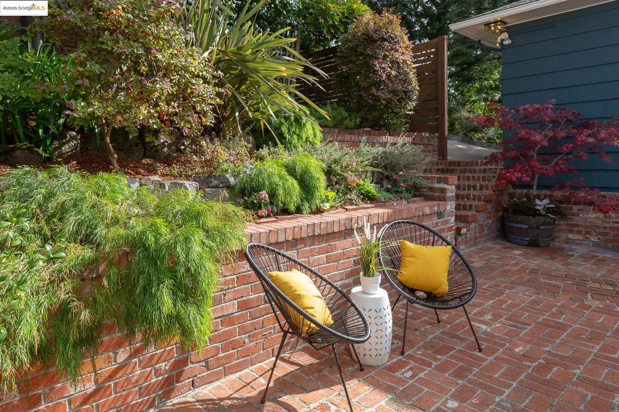 Detail Gallery Image 22 of 60 For 5973 Rincon Dr, Oakland,  CA 94611 - 3 Beds | 2/1 Baths