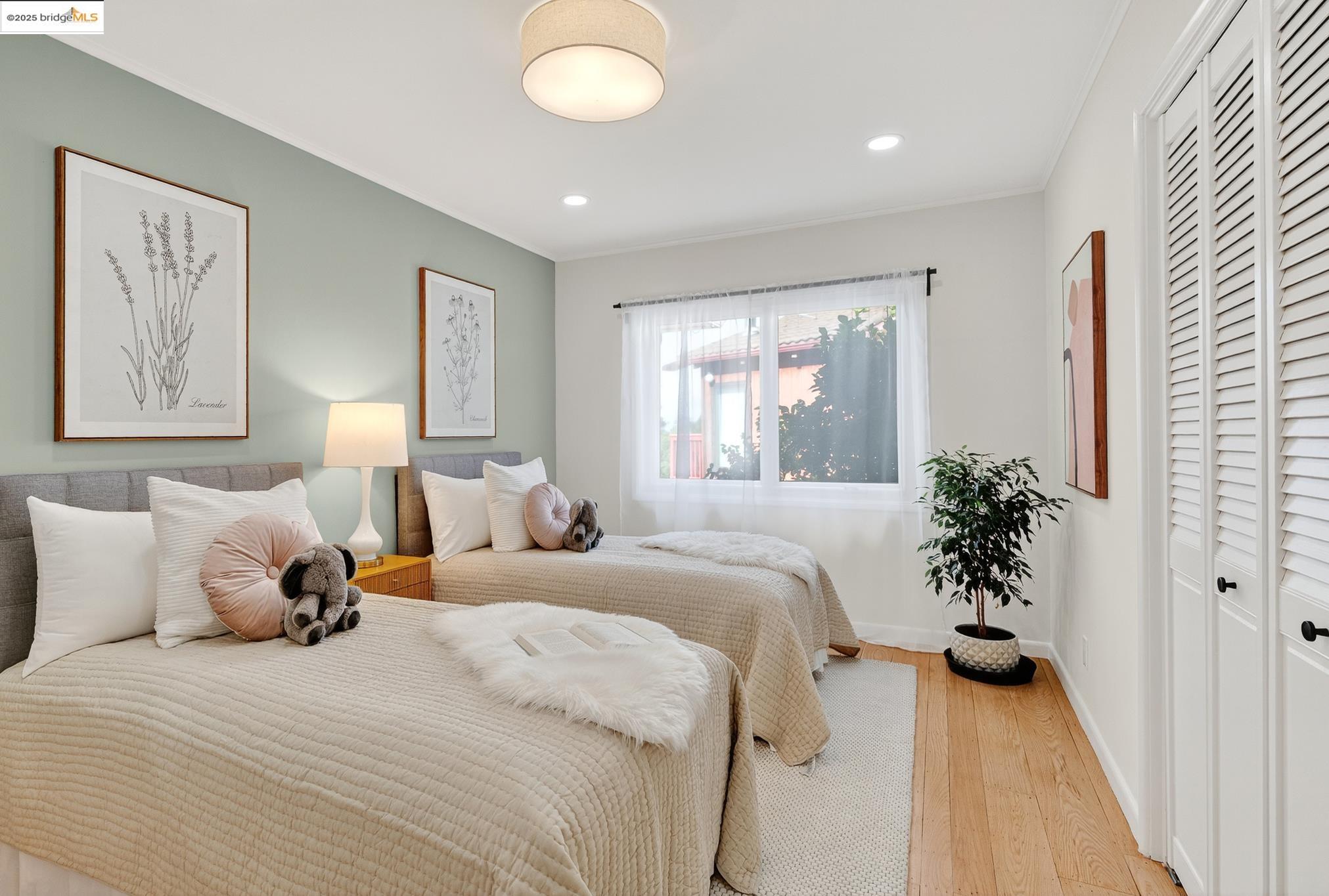 Detail Gallery Image 23 of 60 For 5973 Rincon Dr, Oakland,  CA 94611 - 3 Beds | 2/1 Baths