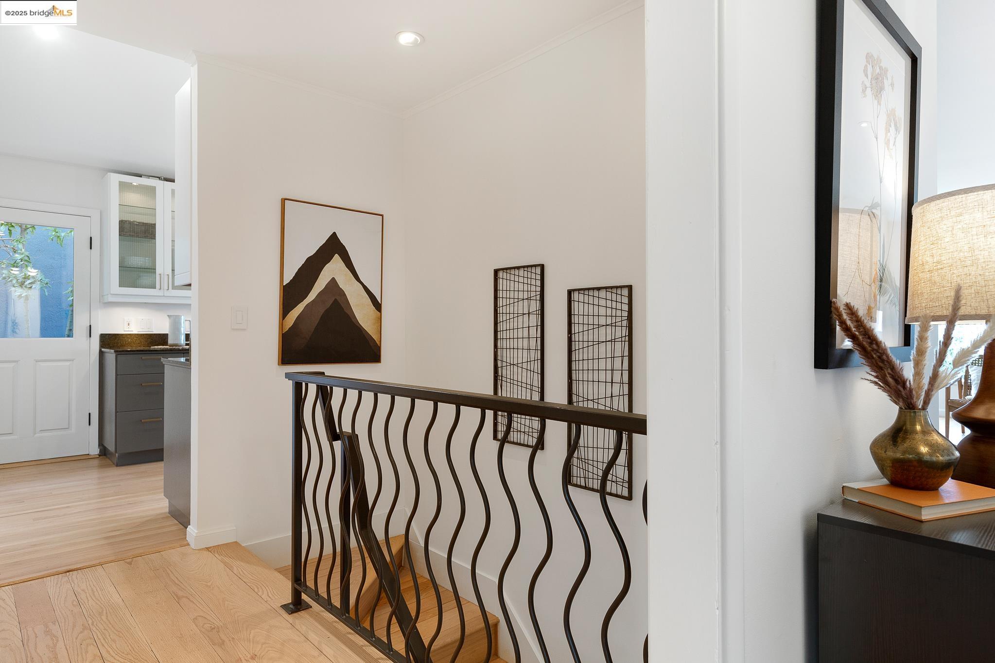 Detail Gallery Image 26 of 60 For 5973 Rincon Dr, Oakland,  CA 94611 - 3 Beds | 2/1 Baths