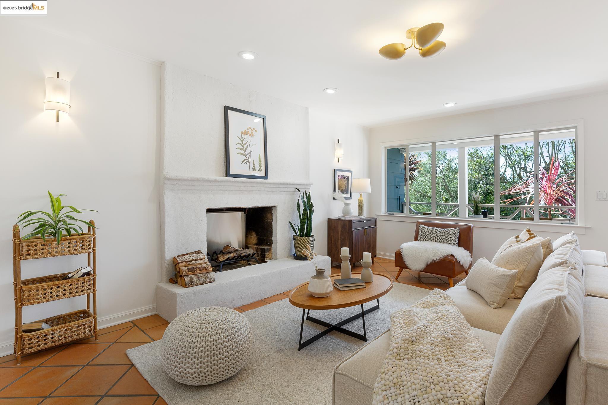 Detail Gallery Image 27 of 60 For 5973 Rincon Dr, Oakland,  CA 94611 - 3 Beds | 2/1 Baths