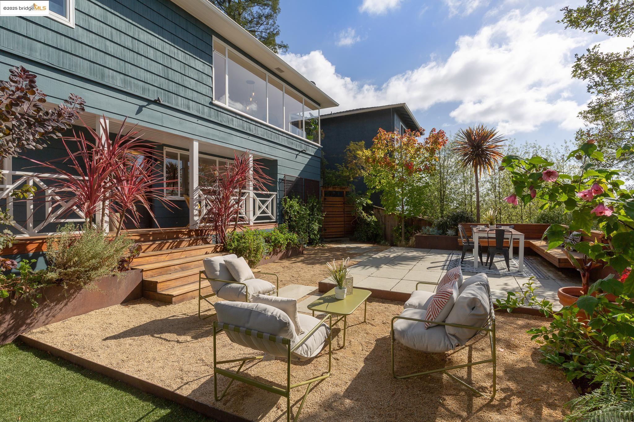 Detail Gallery Image 31 of 60 For 5973 Rincon Dr, Oakland,  CA 94611 - 3 Beds | 2/1 Baths