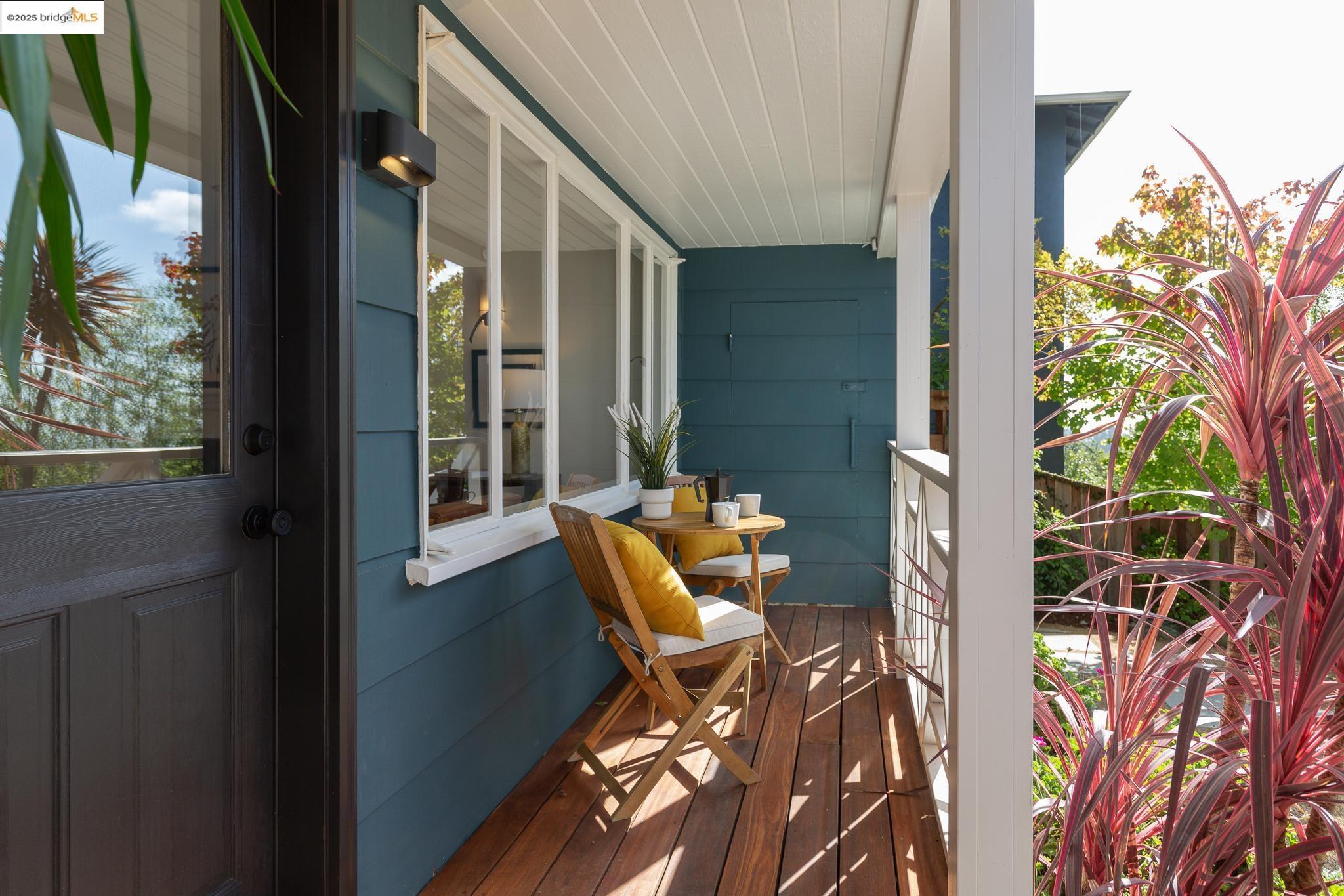 Detail Gallery Image 32 of 60 For 5973 Rincon Dr, Oakland,  CA 94611 - 3 Beds | 2/1 Baths