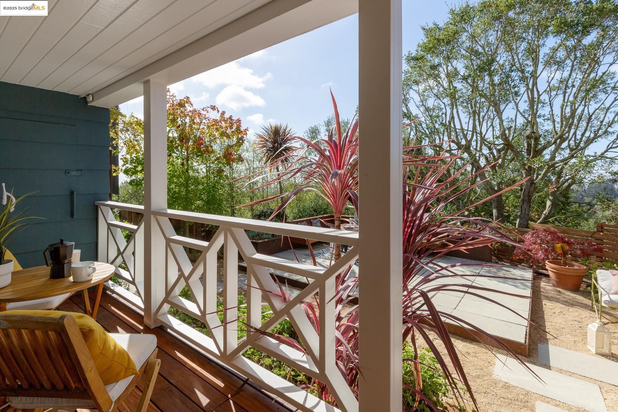 Detail Gallery Image 33 of 60 For 5973 Rincon Dr, Oakland,  CA 94611 - 3 Beds | 2/1 Baths