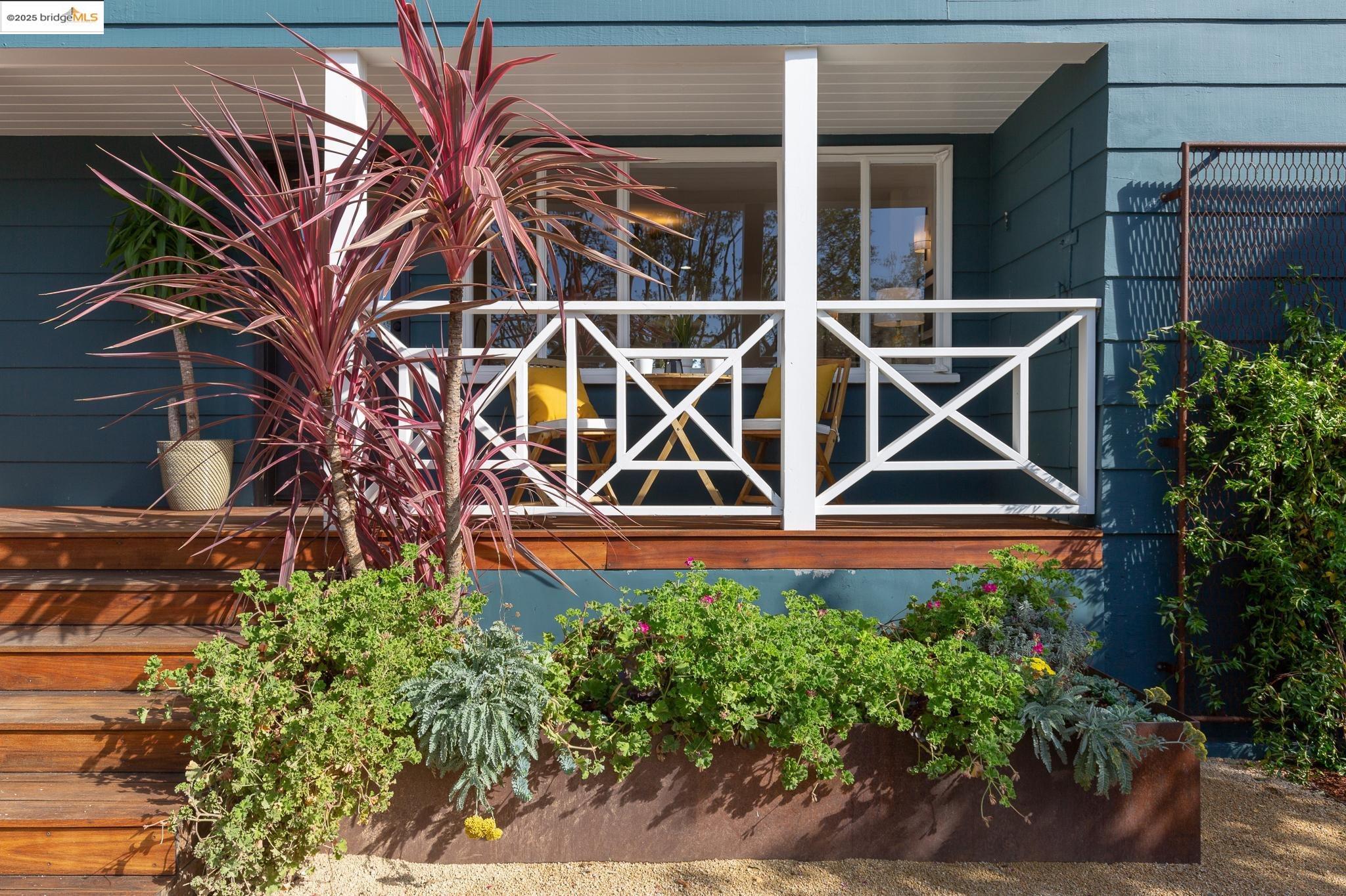 Detail Gallery Image 44 of 60 For 5973 Rincon Dr, Oakland,  CA 94611 - 3 Beds | 2/1 Baths