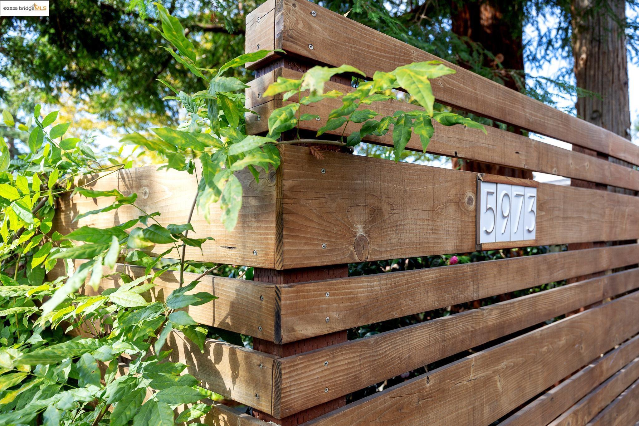 Detail Gallery Image 48 of 60 For 5973 Rincon Dr, Oakland,  CA 94611 - 3 Beds | 2/1 Baths