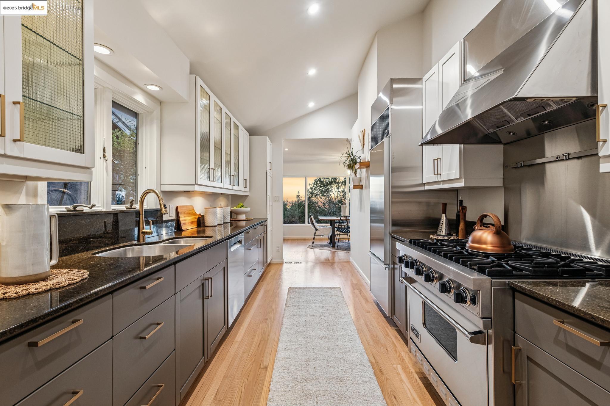 Detail Gallery Image 52 of 60 For 5973 Rincon Dr, Oakland,  CA 94611 - 3 Beds | 2/1 Baths