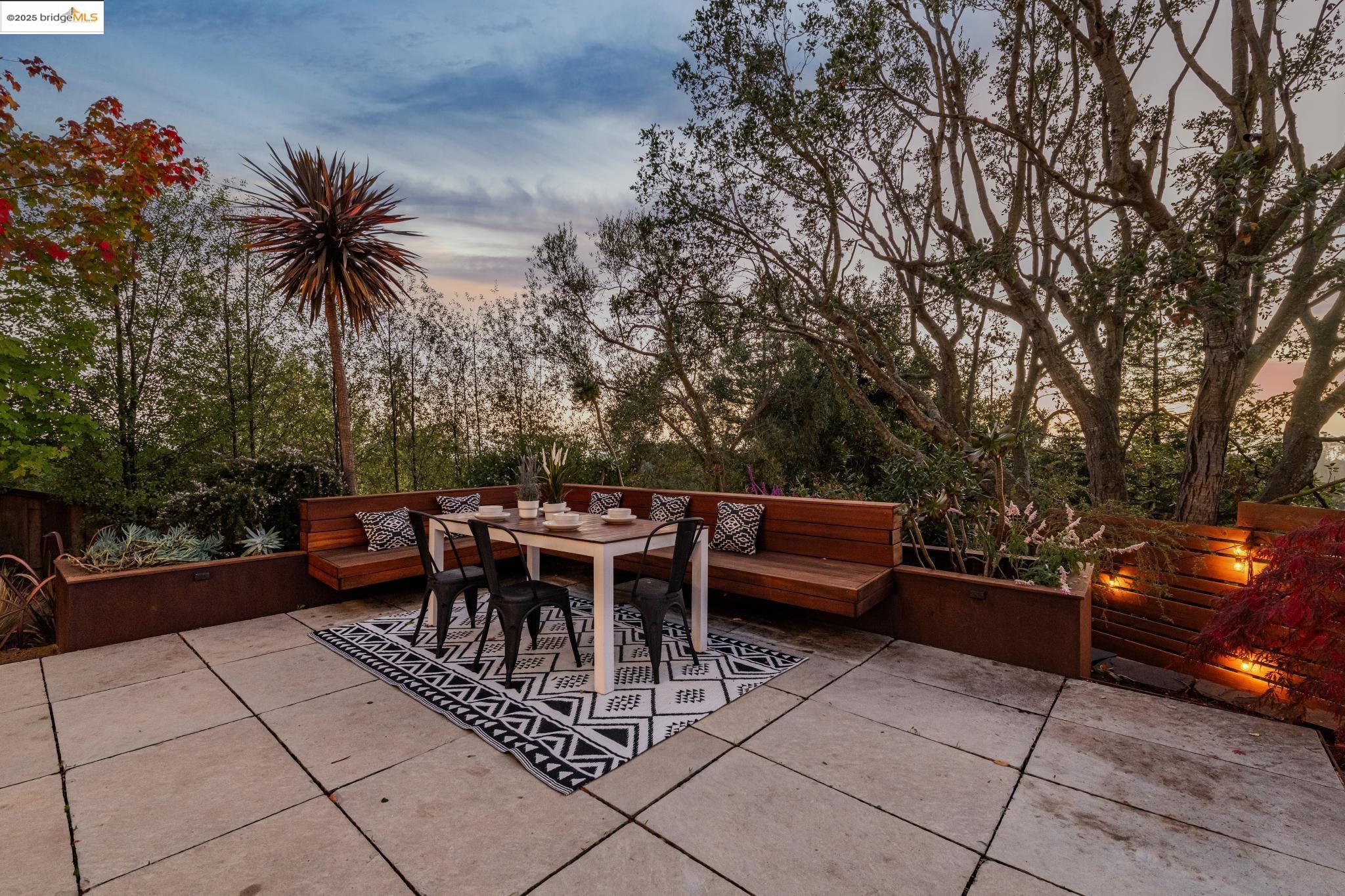 Detail Gallery Image 56 of 60 For 5973 Rincon Dr, Oakland,  CA 94611 - 3 Beds | 2/1 Baths