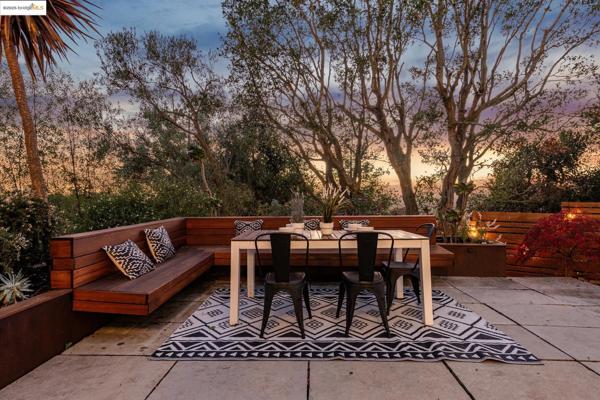 Detail Gallery Image 59 of 60 For 5973 Rincon Dr, Oakland,  CA 94611 - 3 Beds | 2/1 Baths