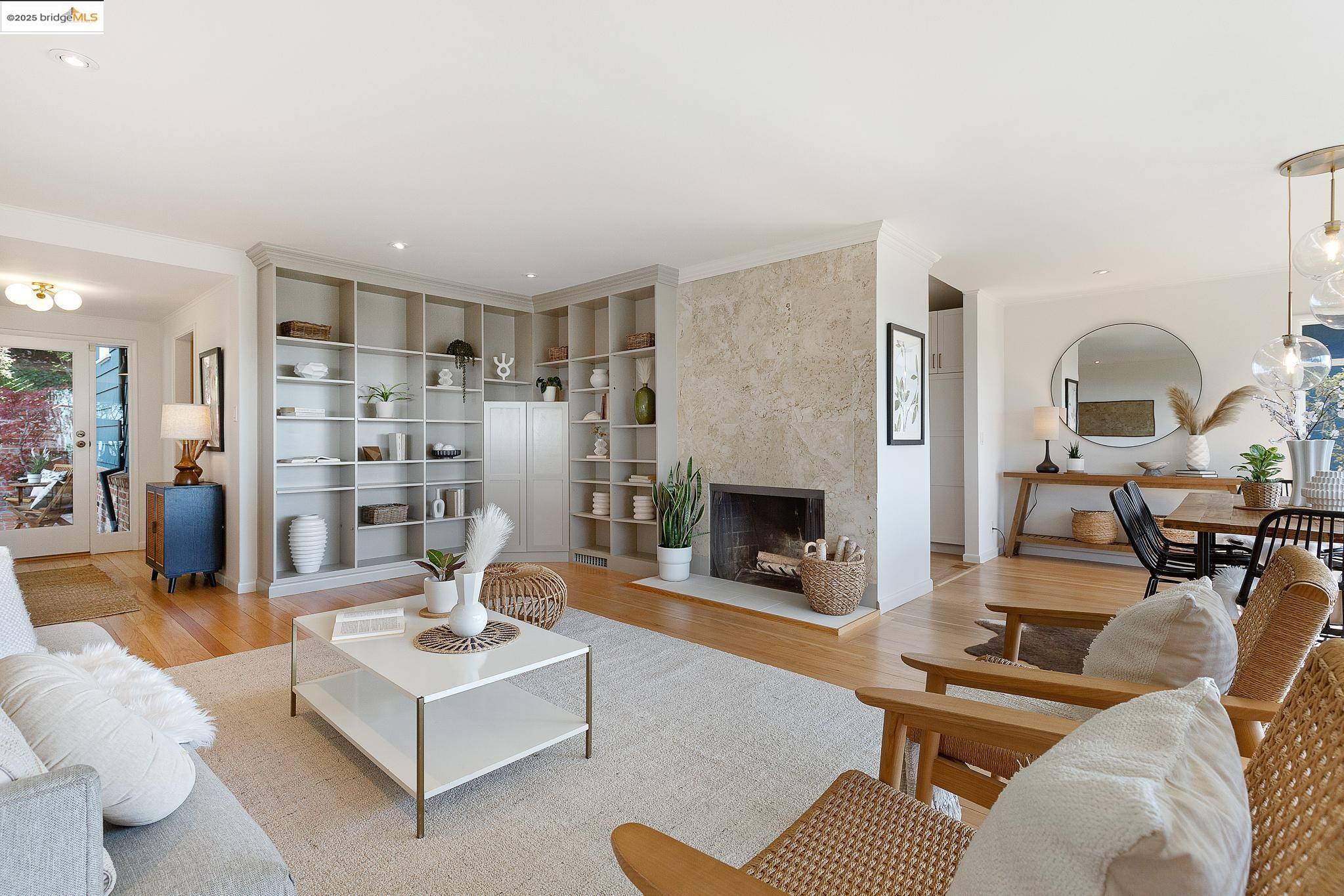 Detail Gallery Image 7 of 60 For 5973 Rincon Dr, Oakland,  CA 94611 - 3 Beds | 2/1 Baths