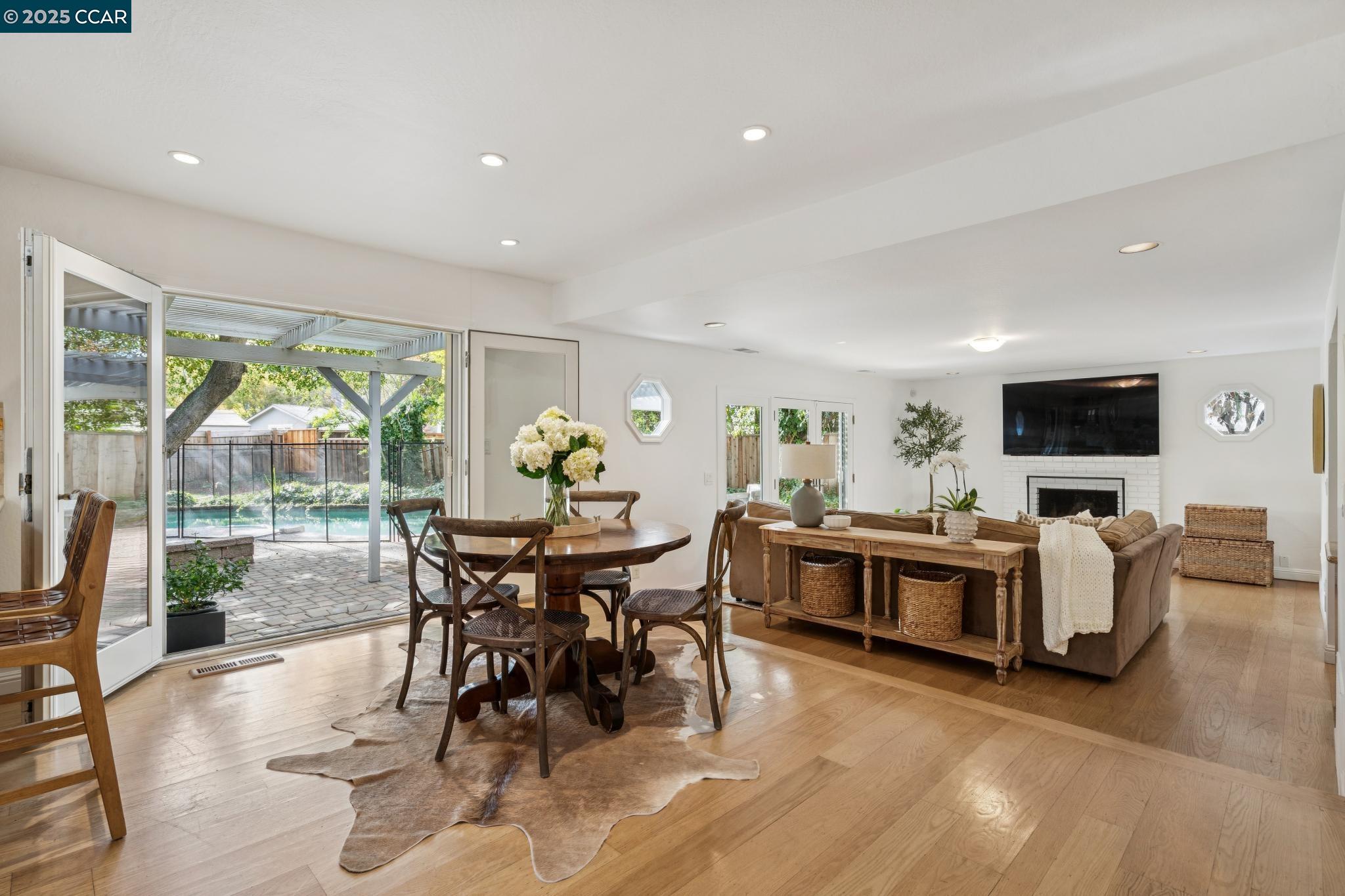 Detail Gallery Image 22 of 56 For 3067 Stinson Circle, Walnut Creek,  CA 94598 - 4 Beds | 2/1 Baths