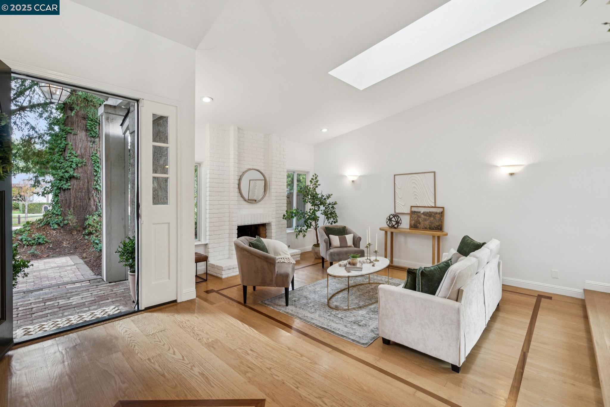 Detail Gallery Image 9 of 56 For 3067 Stinson Circle, Walnut Creek,  CA 94598 - 4 Beds | 2/1 Baths