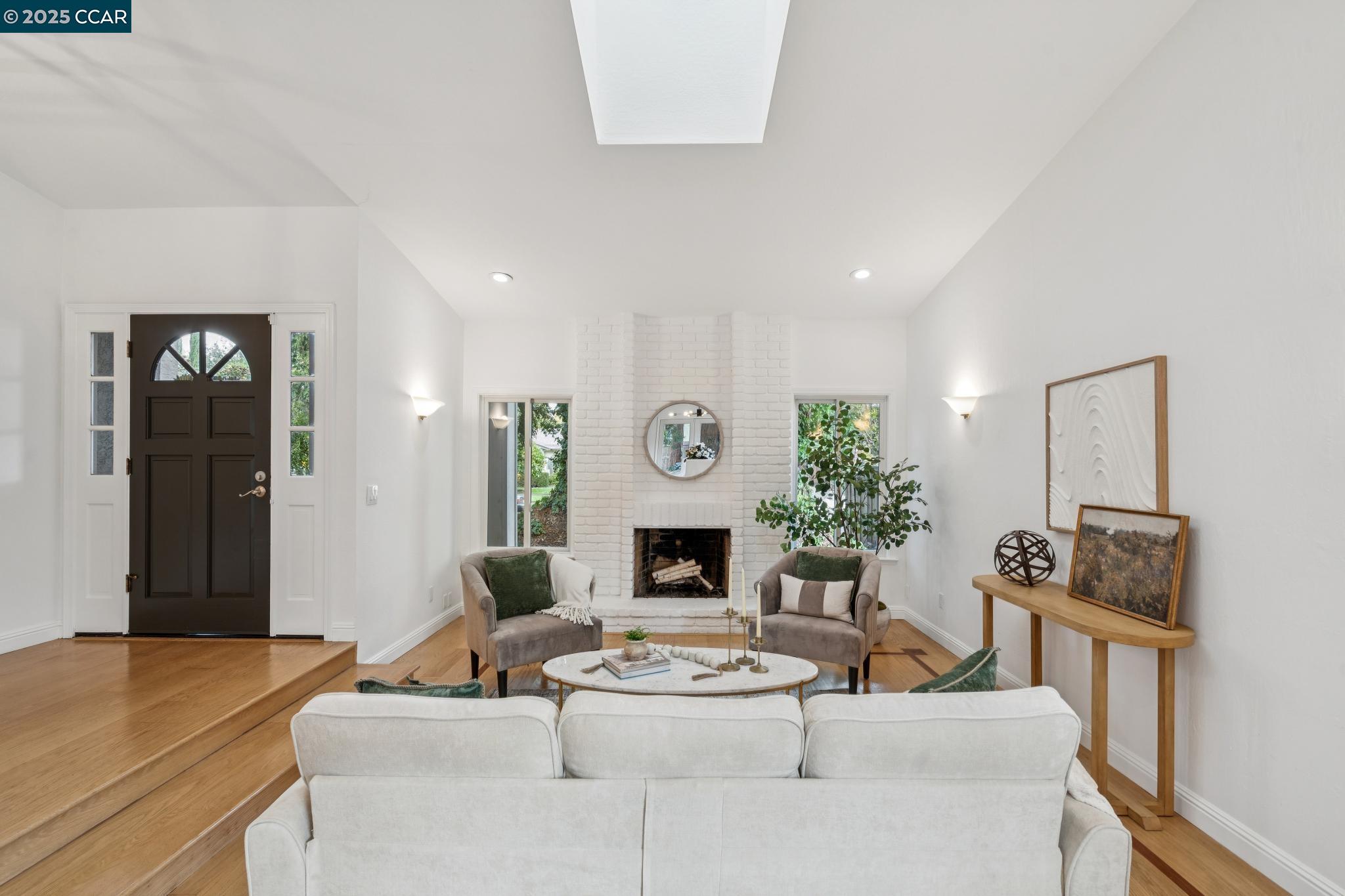 Detail Gallery Image 10 of 56 For 3067 Stinson Circle, Walnut Creek,  CA 94598 - 4 Beds | 2/1 Baths