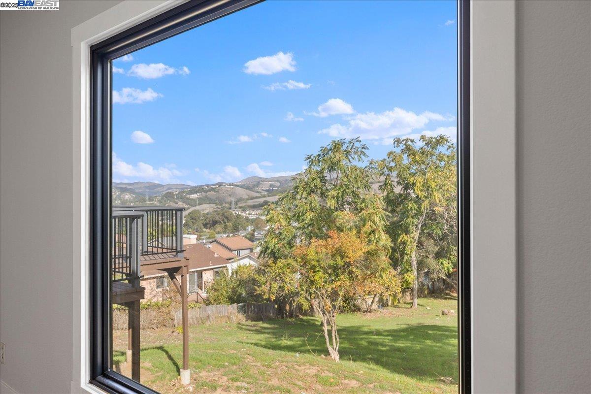 Detail Gallery Image 12 of 48 For 3280 Ohlone Way, Hayward,  CA 94541 - 3 Beds | 2 Baths