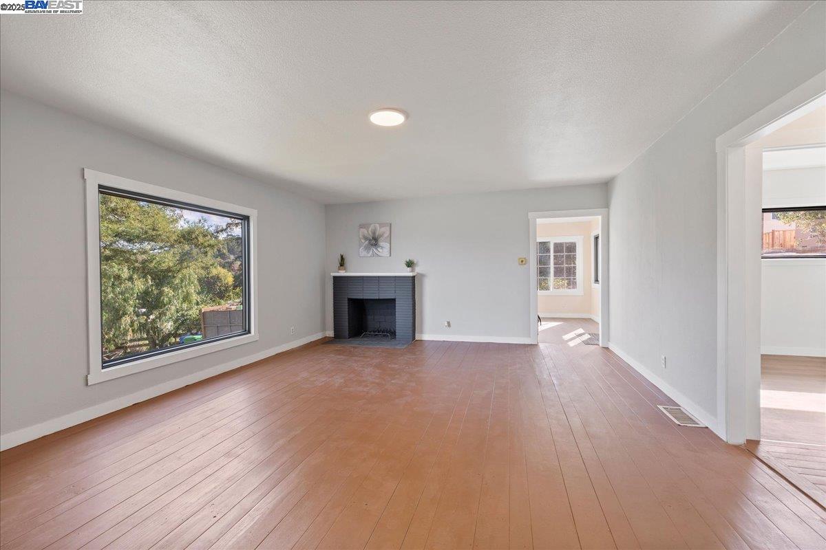 Detail Gallery Image 13 of 48 For 3280 Ohlone Way, Hayward,  CA 94541 - 3 Beds | 2 Baths