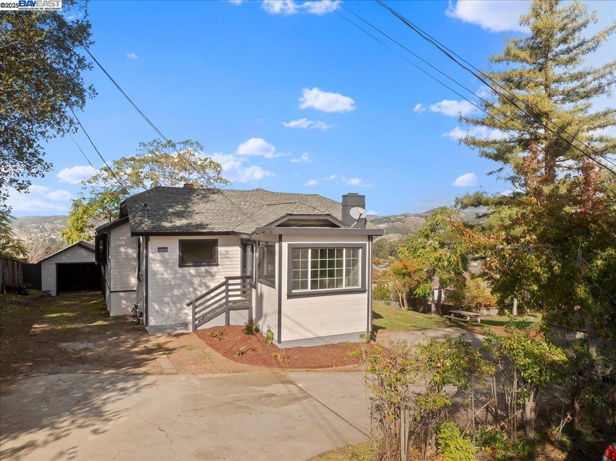 Detail Gallery Image 6 of 48 For 3280 Ohlone Way, Hayward,  CA 94541 - 3 Beds | 2 Baths