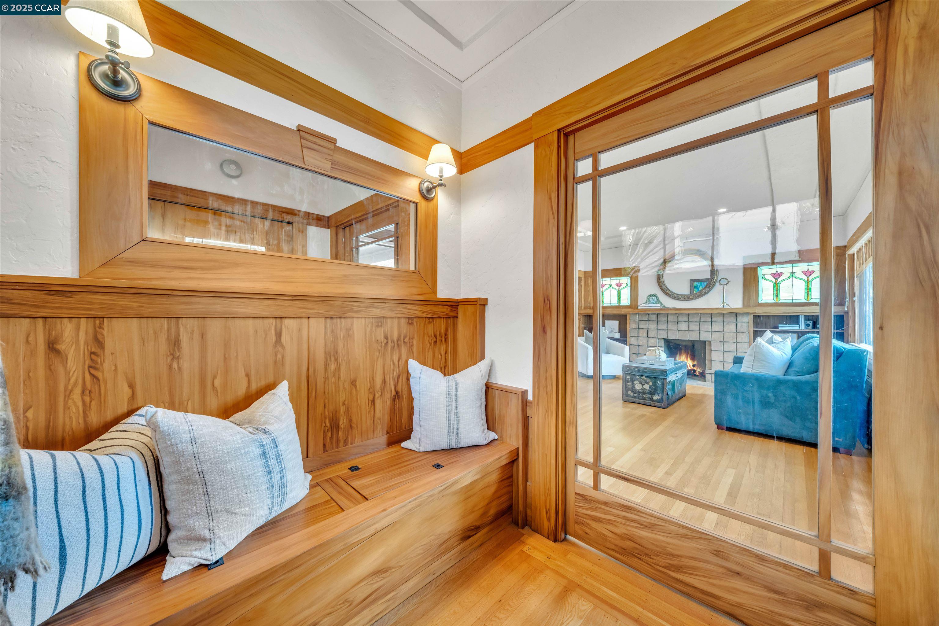 Detail Gallery Image 2 of 25 For 1628 Encinal Avenue, Alameda,  CA 94501 - 2 Beds | 1/1 Baths