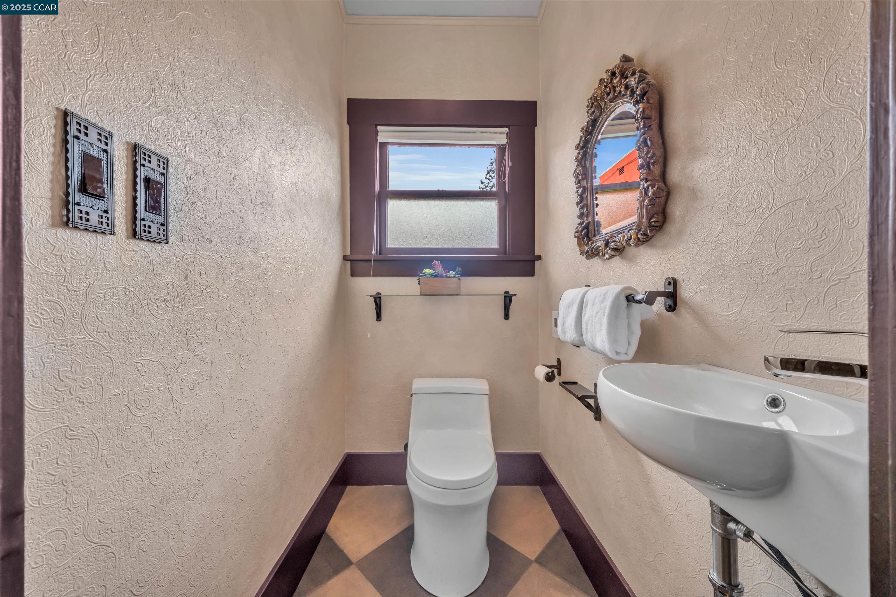 Detail Gallery Image 12 of 25 For 1628 Encinal Avenue, Alameda,  CA 94501 - 2 Beds | 1/1 Baths