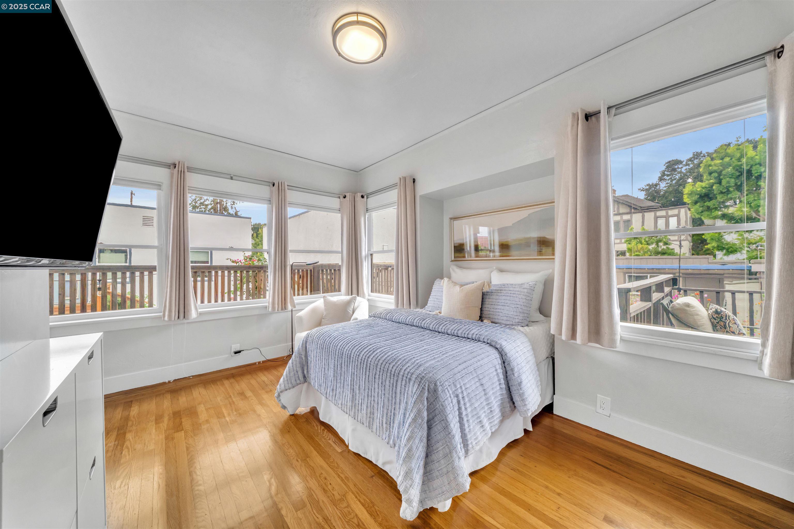 Detail Gallery Image 13 of 25 For 1628 Encinal Avenue, Alameda,  CA 94501 - 2 Beds | 1/1 Baths