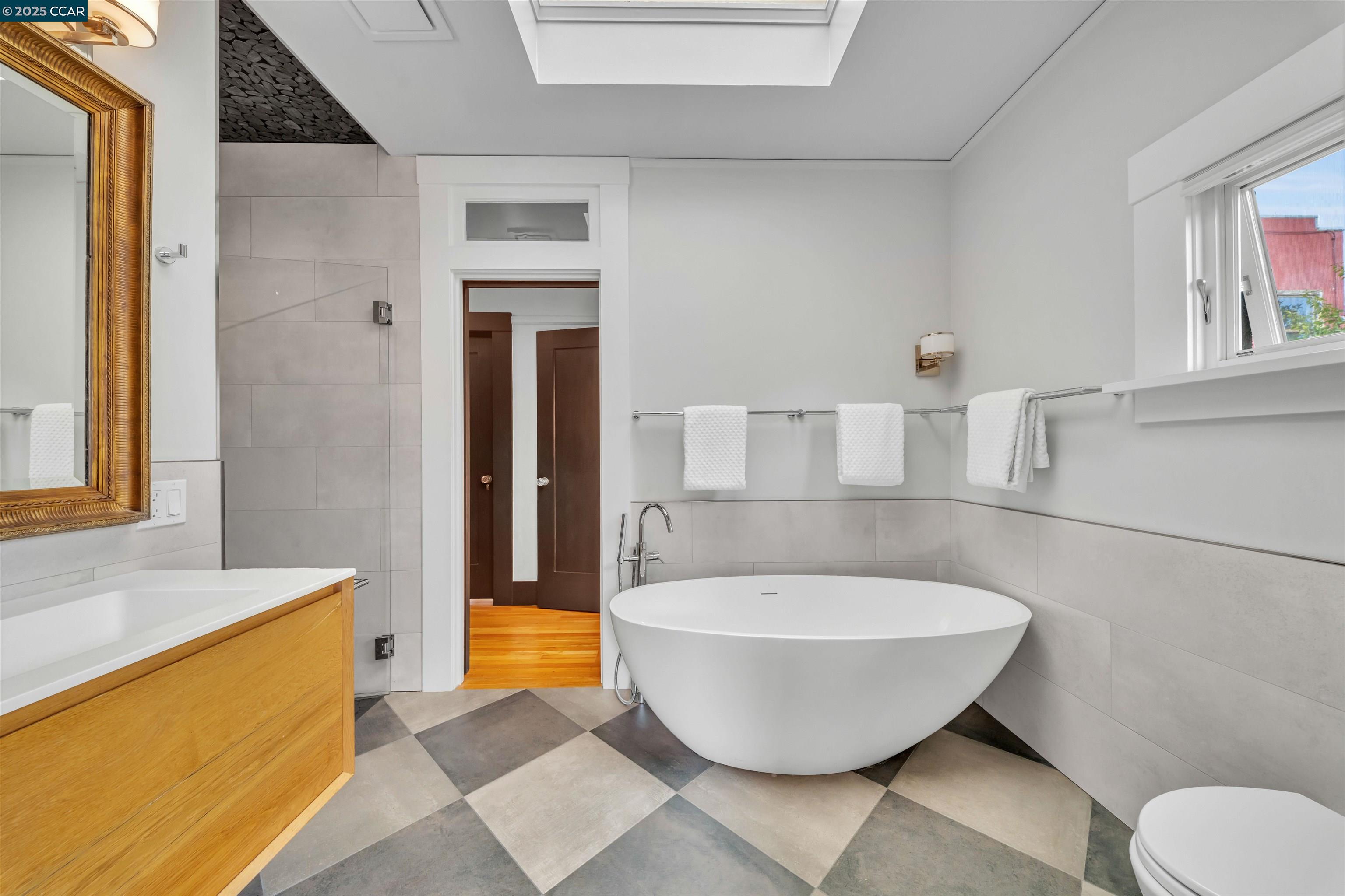 Detail Gallery Image 17 of 25 For 1628 Encinal Avenue, Alameda,  CA 94501 - 2 Beds | 1/1 Baths