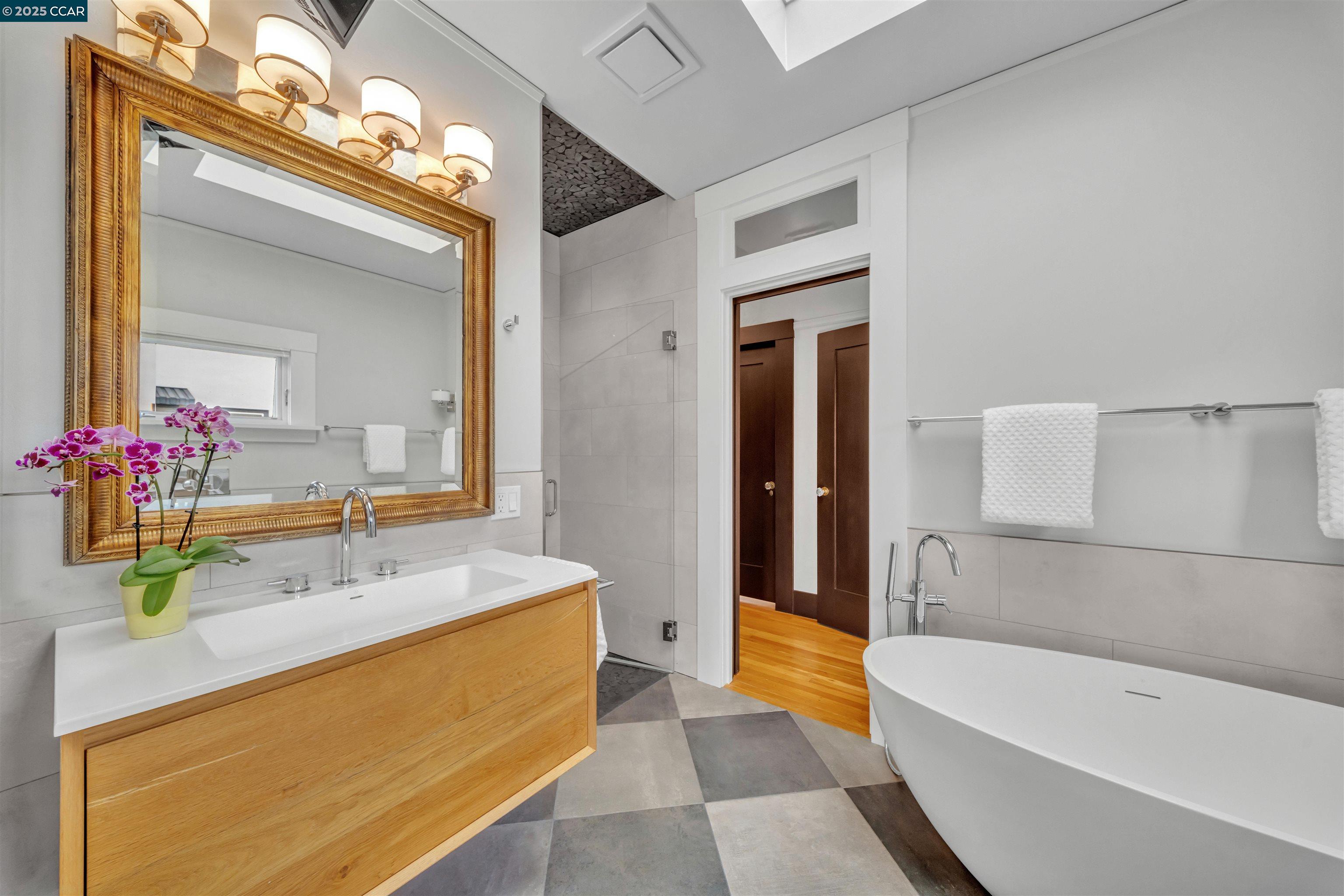 Detail Gallery Image 18 of 25 For 1628 Encinal Avenue, Alameda,  CA 94501 - 2 Beds | 1/1 Baths