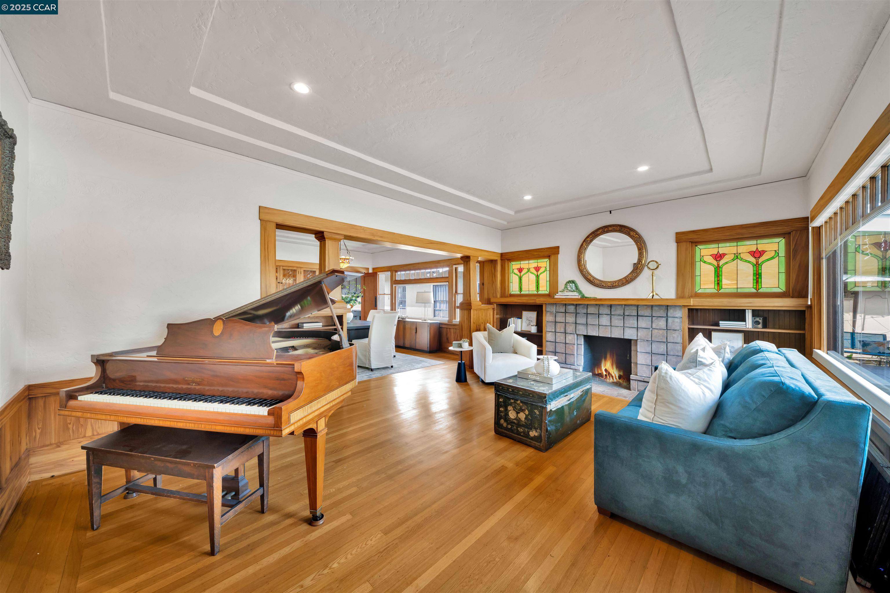 Detail Gallery Image 3 of 25 For 1628 Encinal Avenue, Alameda,  CA 94501 - 2 Beds | 1/1 Baths