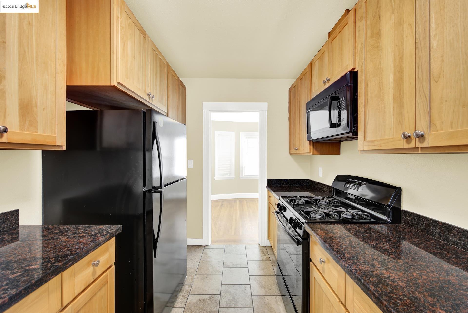 Detail Gallery Image 16 of 60 For 640 11th St, Richmond,  CA 94801 - 5 Beds | 2 Baths