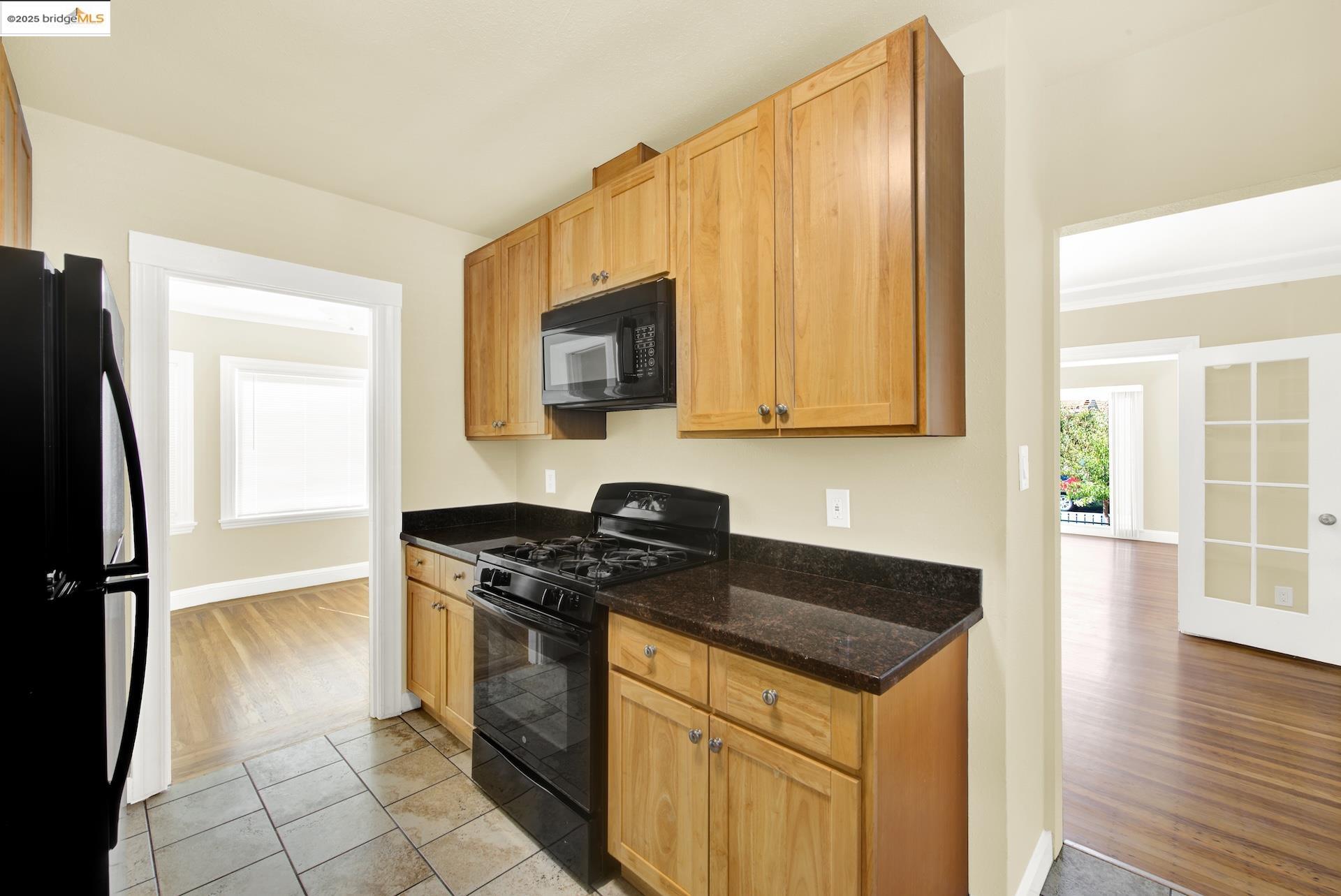 Detail Gallery Image 17 of 60 For 640 11th St, Richmond,  CA 94801 - 5 Beds | 2 Baths