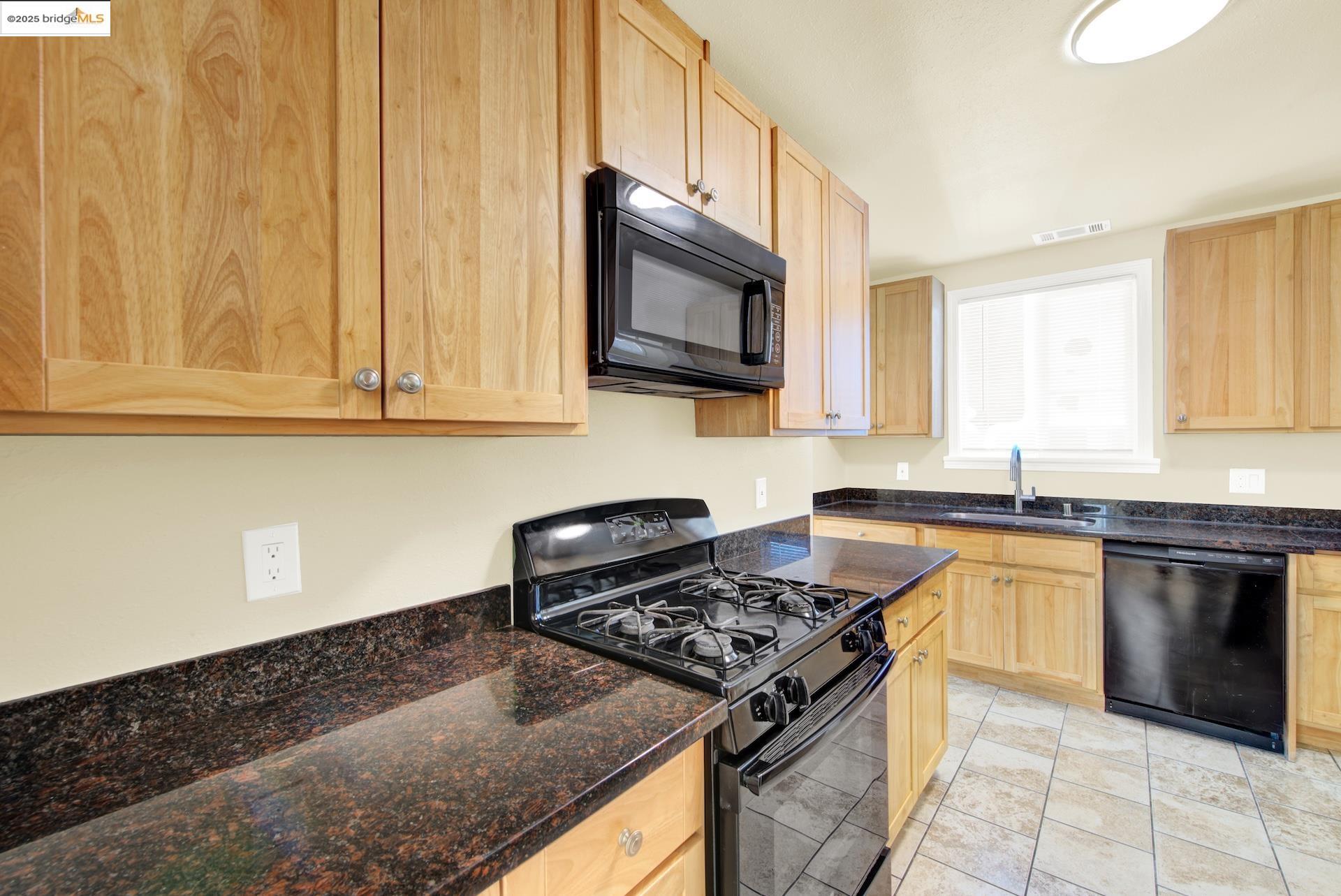 Detail Gallery Image 19 of 60 For 640 11th St, Richmond,  CA 94801 - 5 Beds | 2 Baths