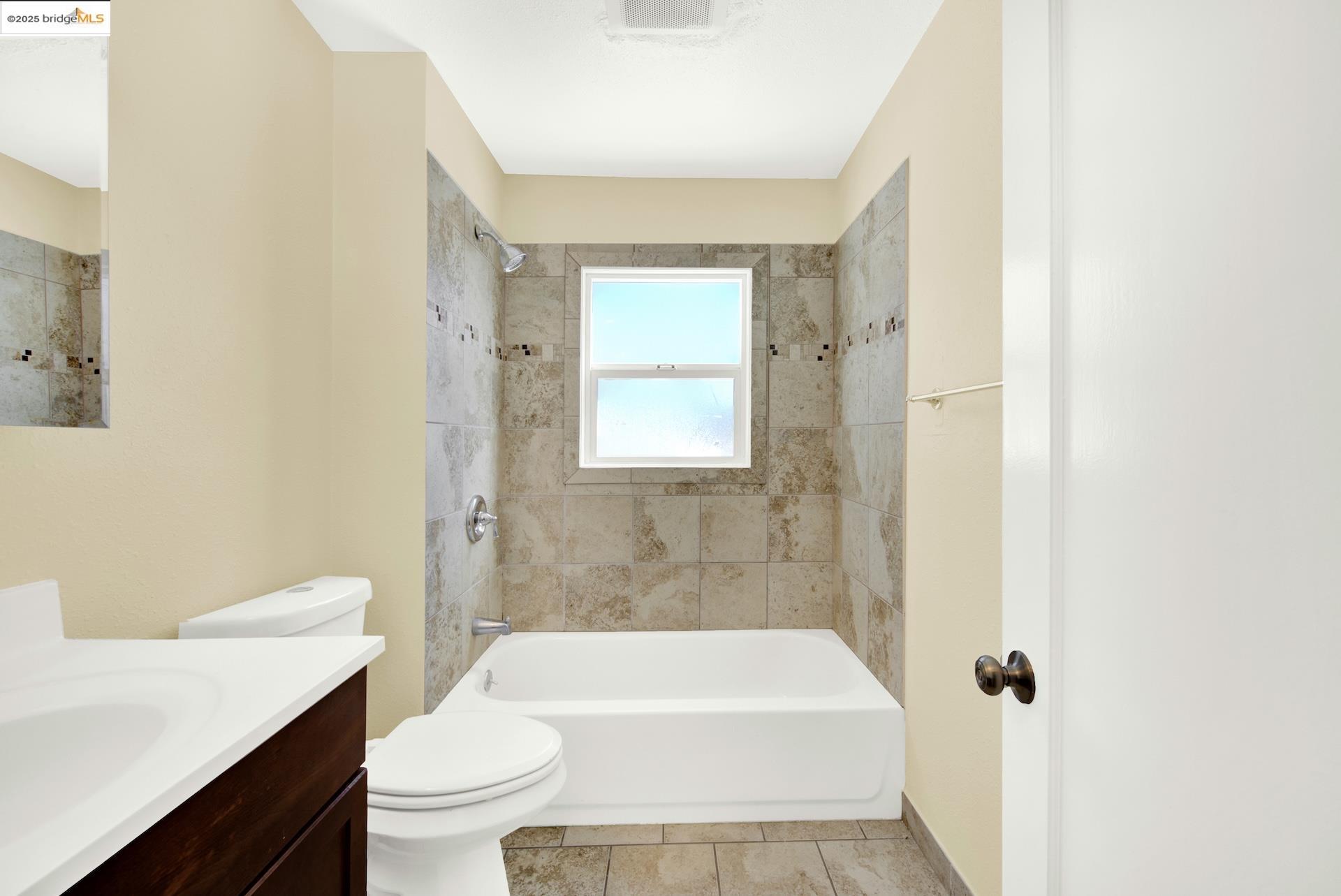 Detail Gallery Image 26 of 60 For 640 11th St, Richmond,  CA 94801 - 5 Beds | 2 Baths