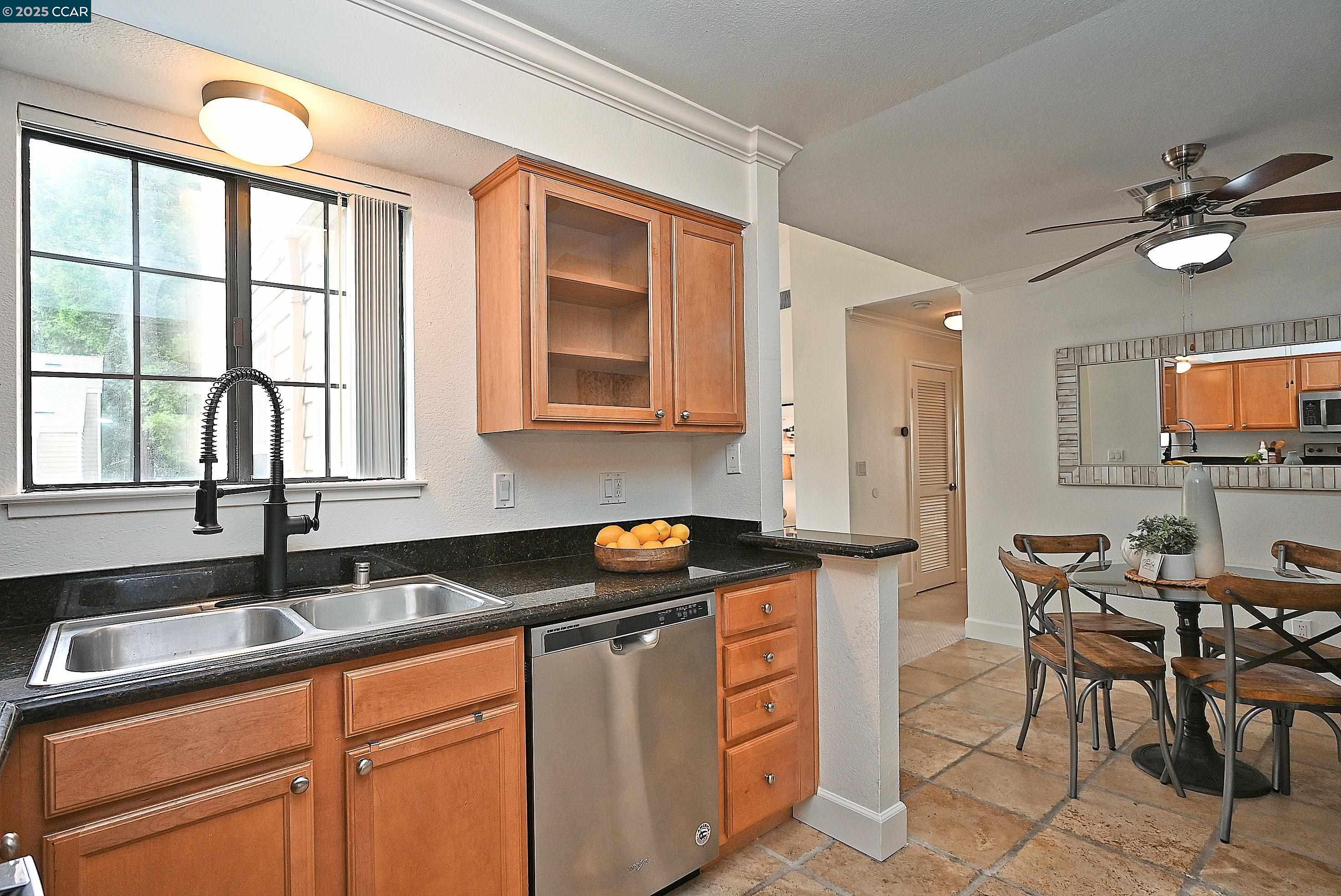 Detail Gallery Image 14 of 47 For 182 Eastridge Dr, San Ramon,  CA 94582 - 2 Beds | 2 Baths