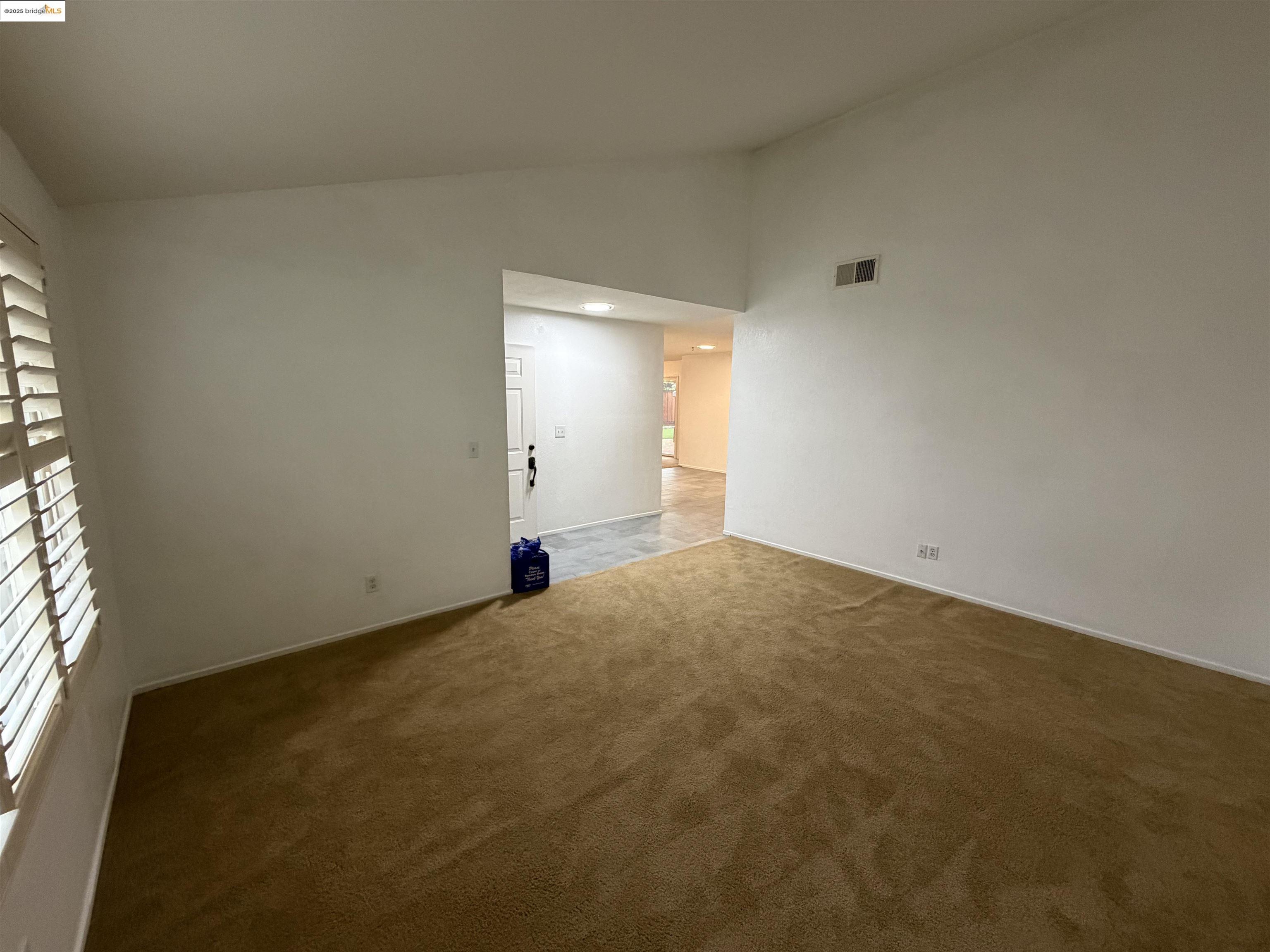 Detail Gallery Image 4 of 22 For 2208 Hamlin Dr, Antioch,  CA 94509 - 4 Beds | 2 Baths