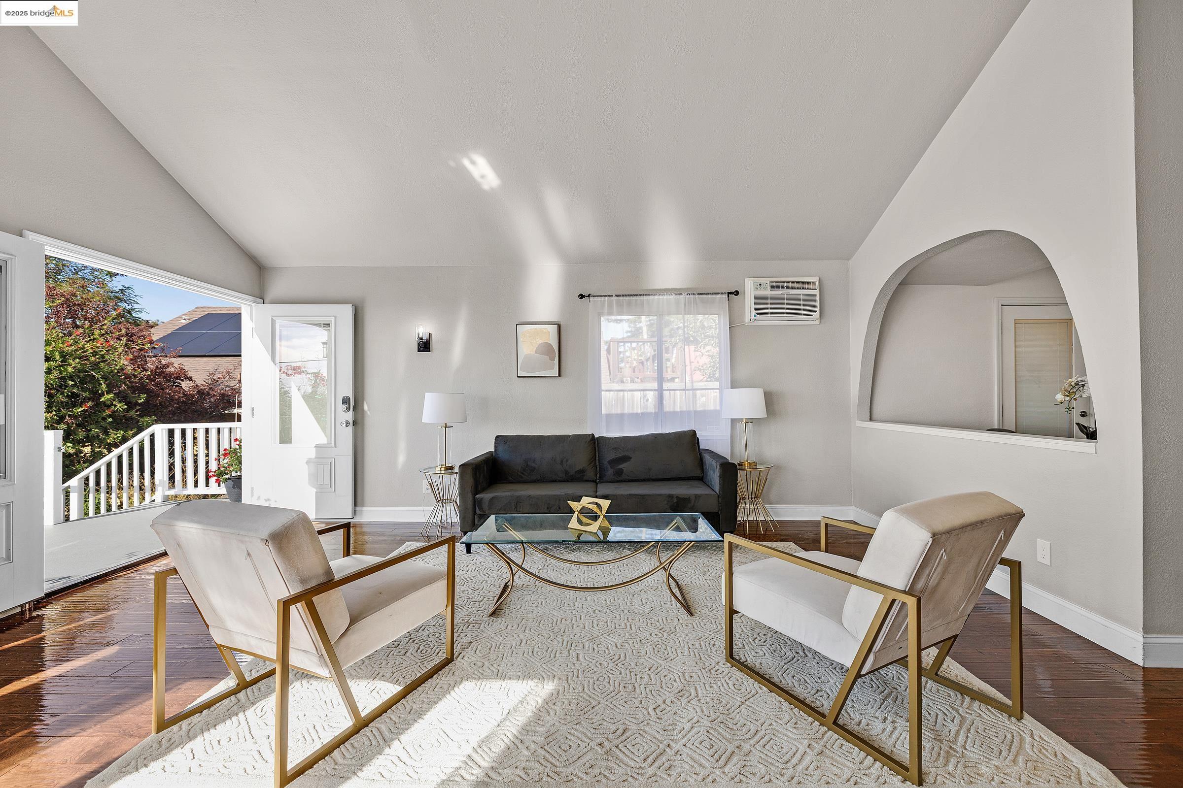 Detail Gallery Image 15 of 49 For 7554 Sunkist Dr, Oakland,  CA 94605 - 3 Beds | 2 Baths