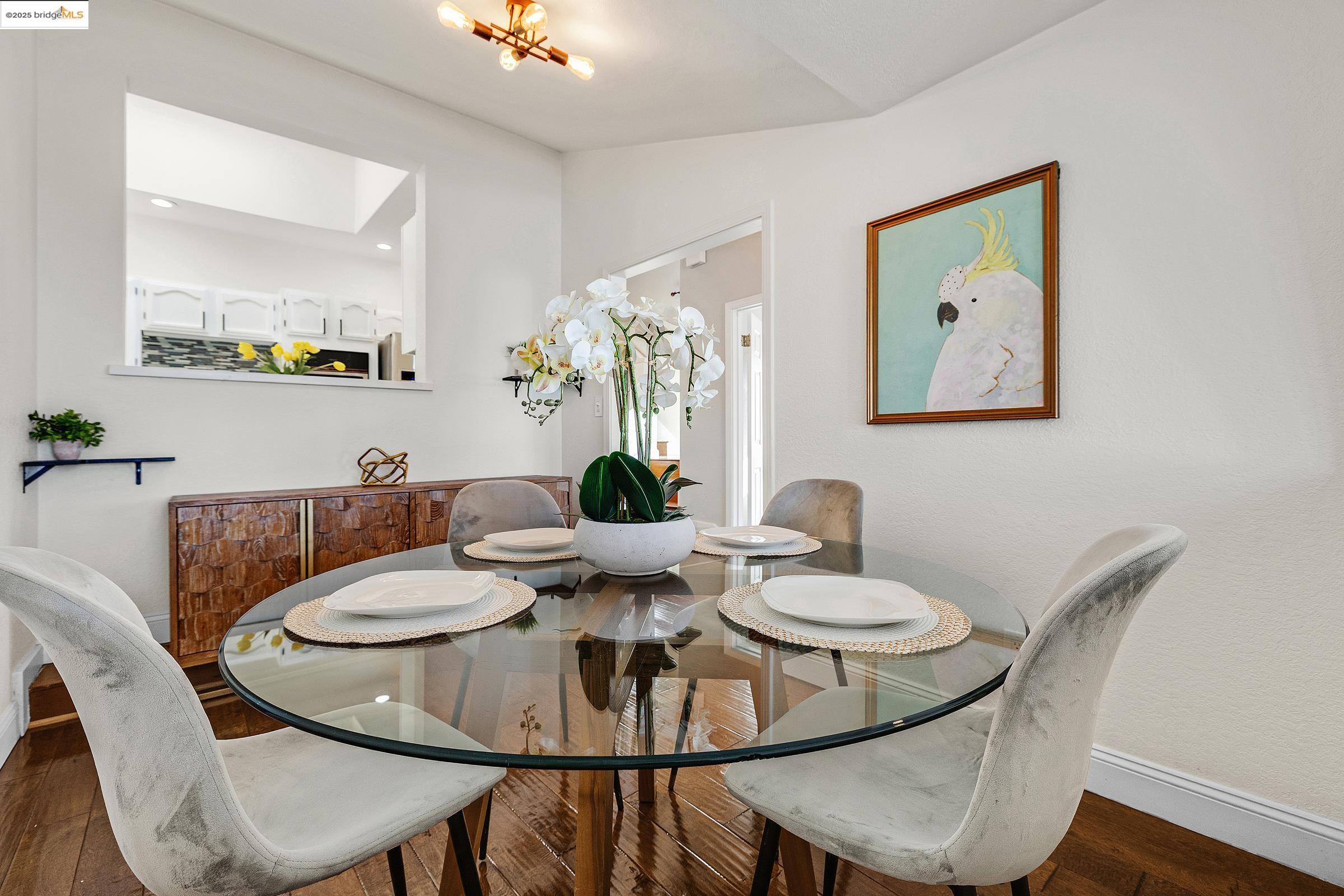 Detail Gallery Image 17 of 49 For 7554 Sunkist Dr, Oakland,  CA 94605 - 3 Beds | 2 Baths