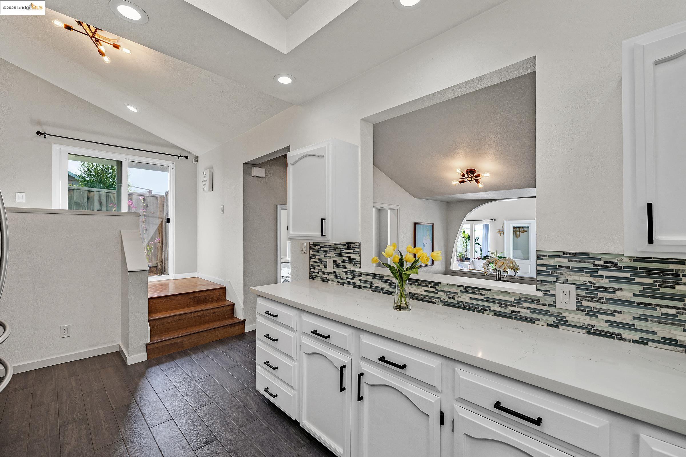 Detail Gallery Image 18 of 49 For 7554 Sunkist Dr, Oakland,  CA 94605 - 3 Beds | 2 Baths