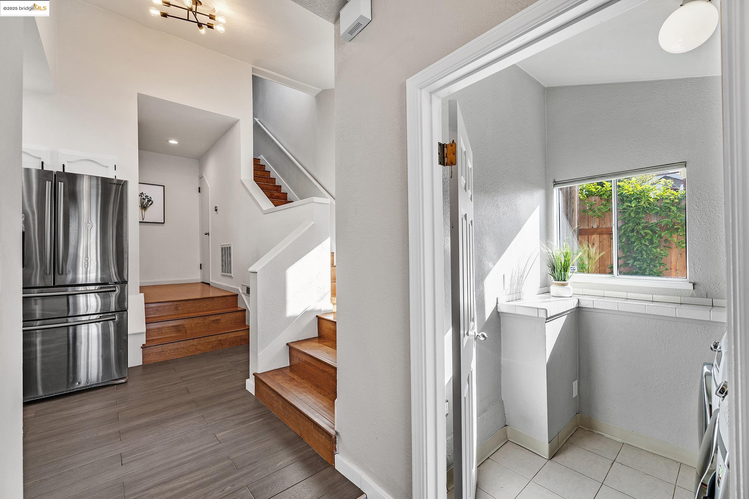 Detail Gallery Image 21 of 49 For 7554 Sunkist Dr, Oakland,  CA 94605 - 3 Beds | 2 Baths